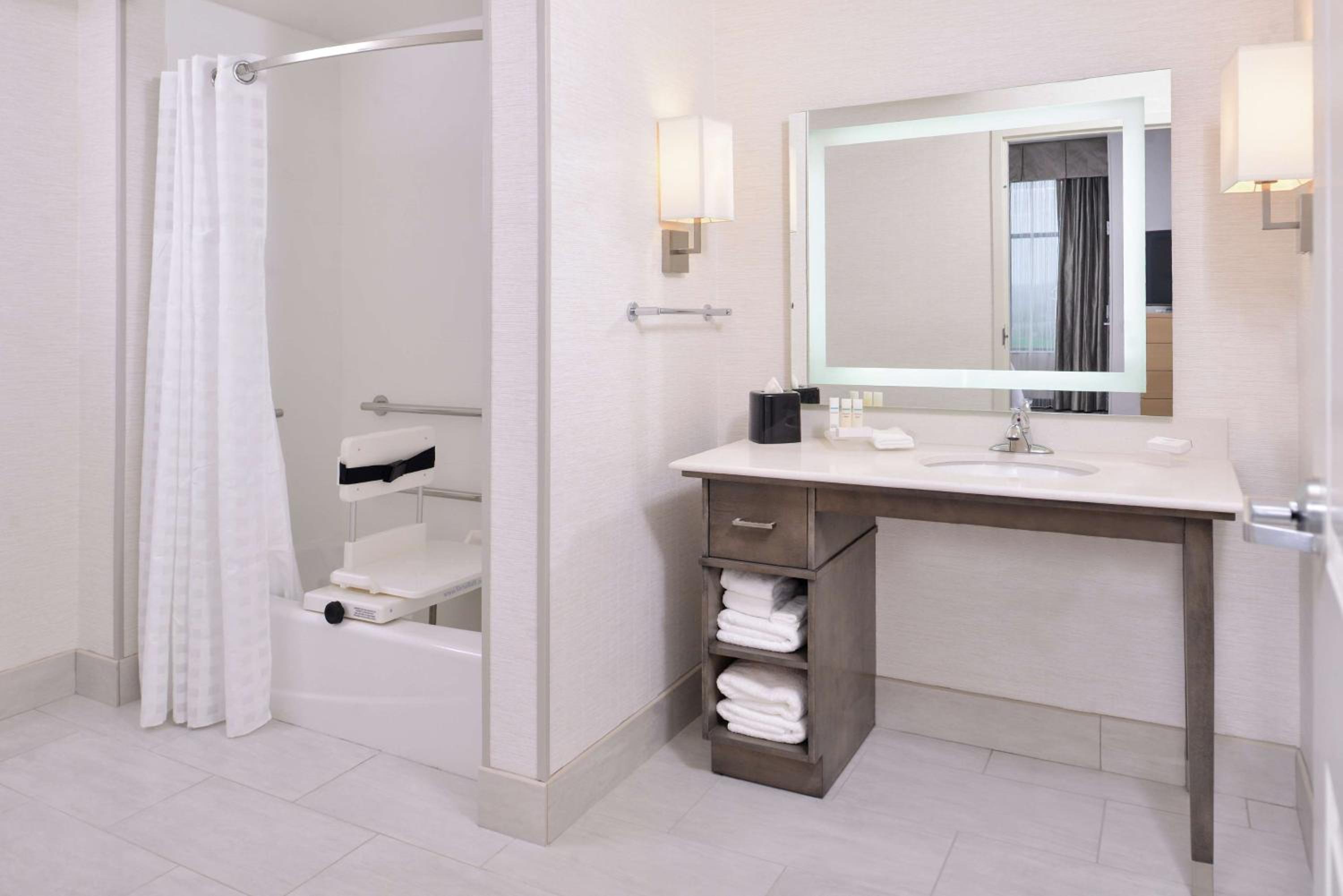 King Studio Suite - Mobility Access/Non-Smoking photo 2