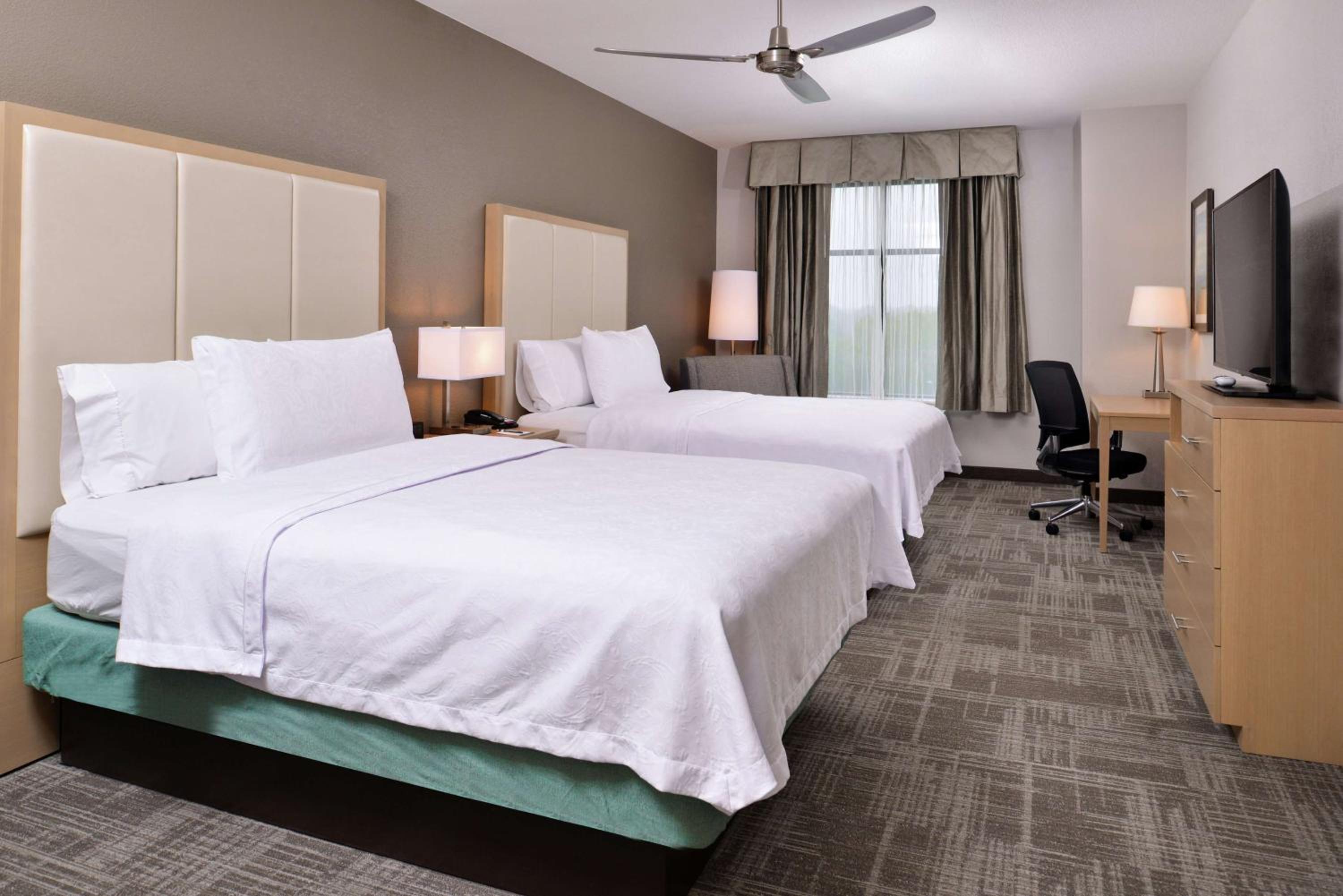 One-Bedroom Queen Suite with Two Queen Beds - Non-Smoking