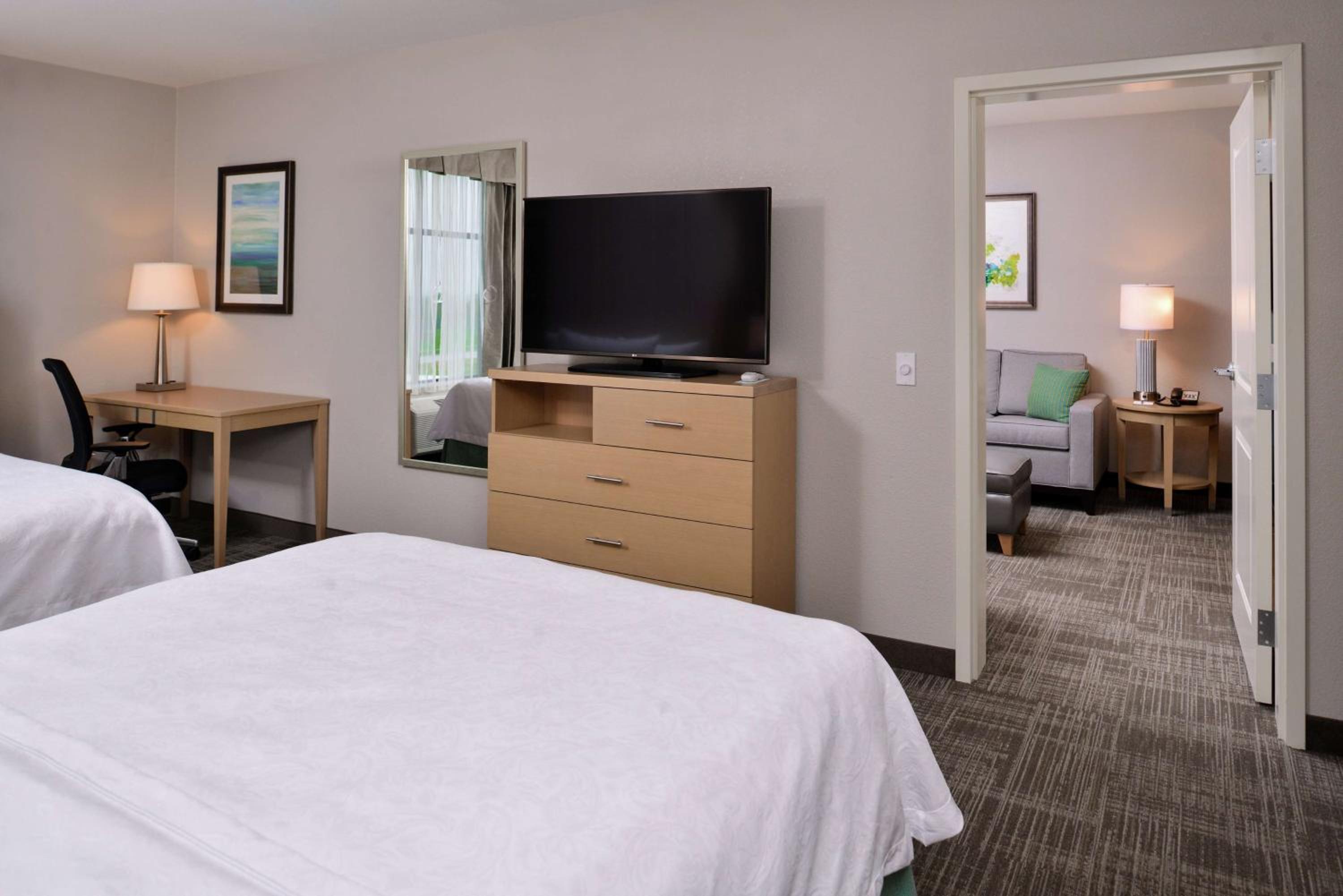 Queen Suite with Two Queen Beds - Hearing Access/Non-Smoking photo 1