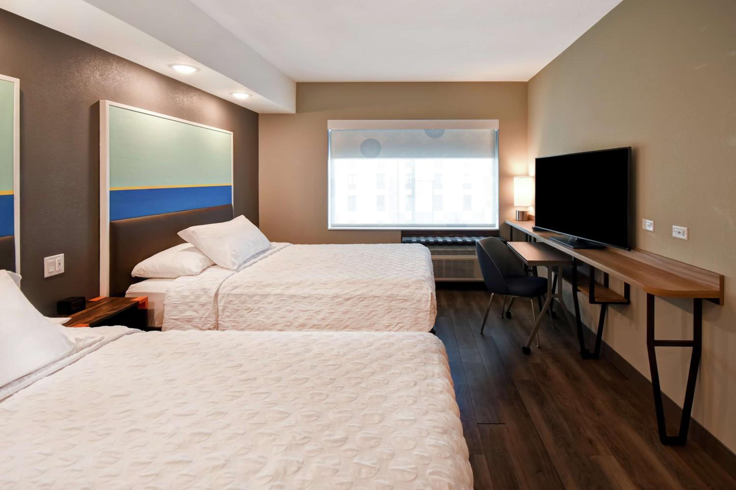 Queen Room with Two Queen Beds - Mobility Access photo 1