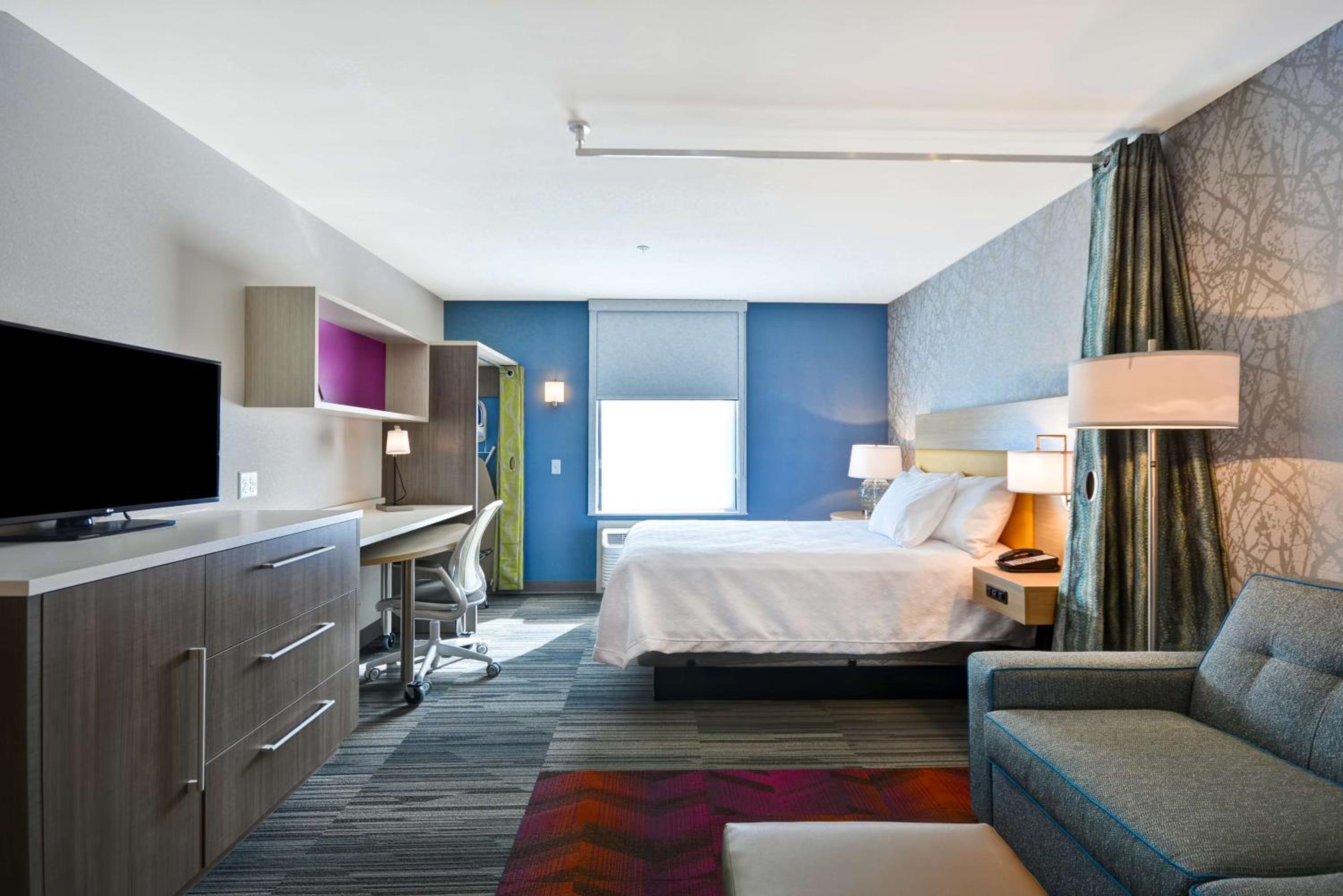 Queen Studio Suite - Hearing Access/Non-Smoking at Home2 Suites by Hilton Kansas City KU Medical Center in Kansas City