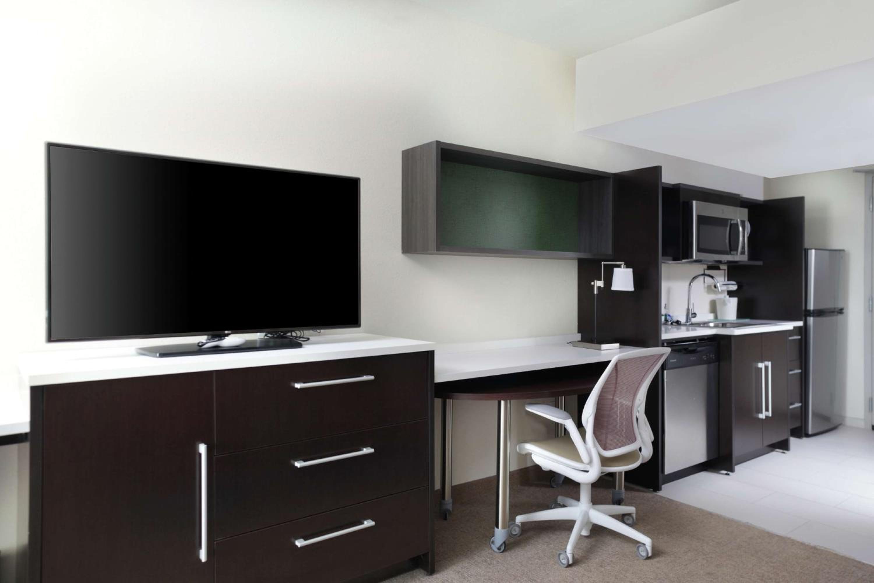 King Studio Suite - Non-Smoking photo 3