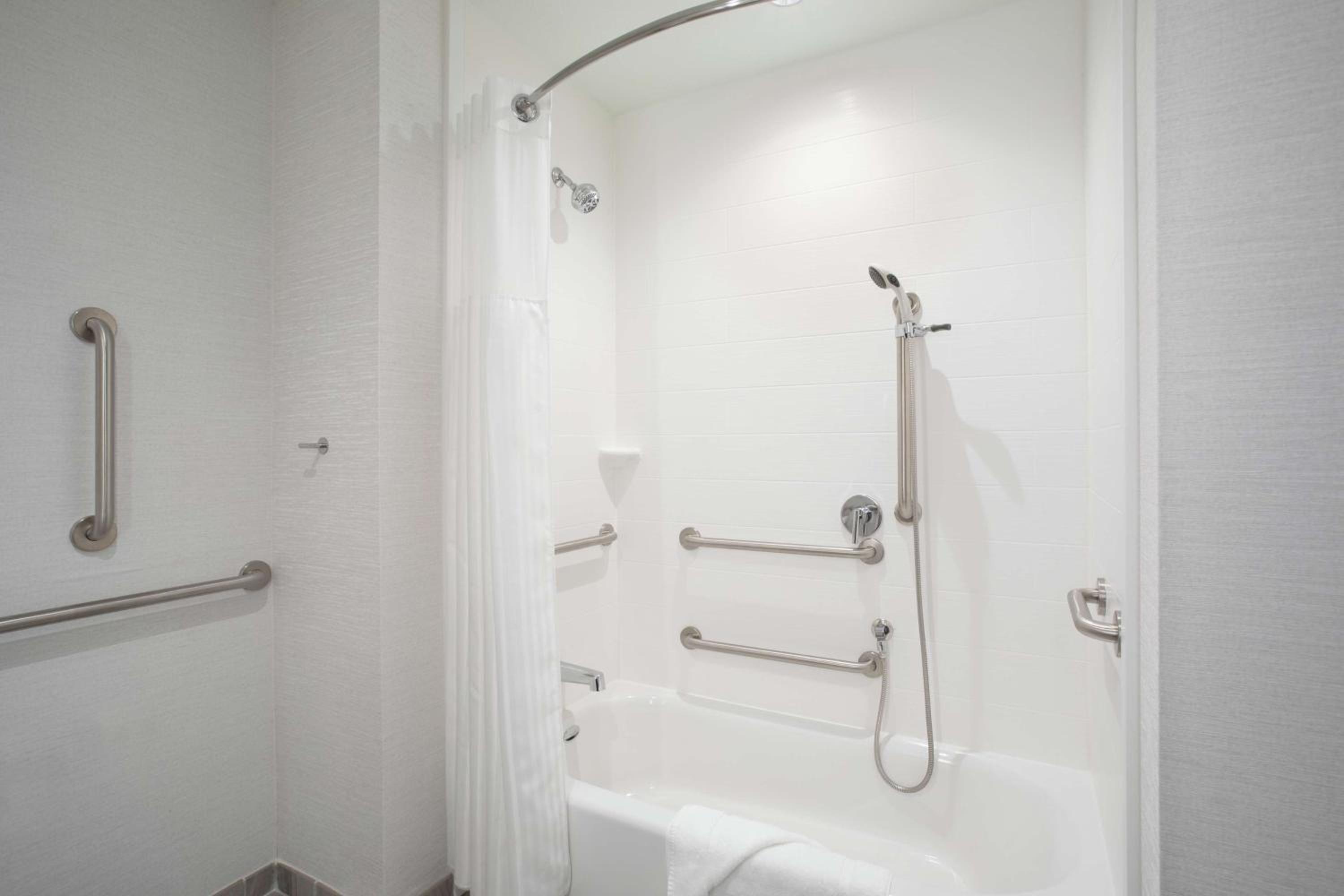 Queen Room with Two Queen Beds - Mobility Access