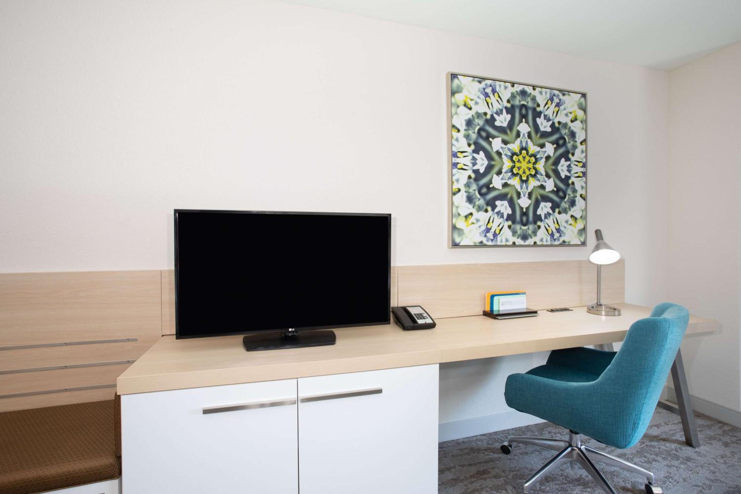 Wellness Queen Room with Two Queen Beds thumbnail 5