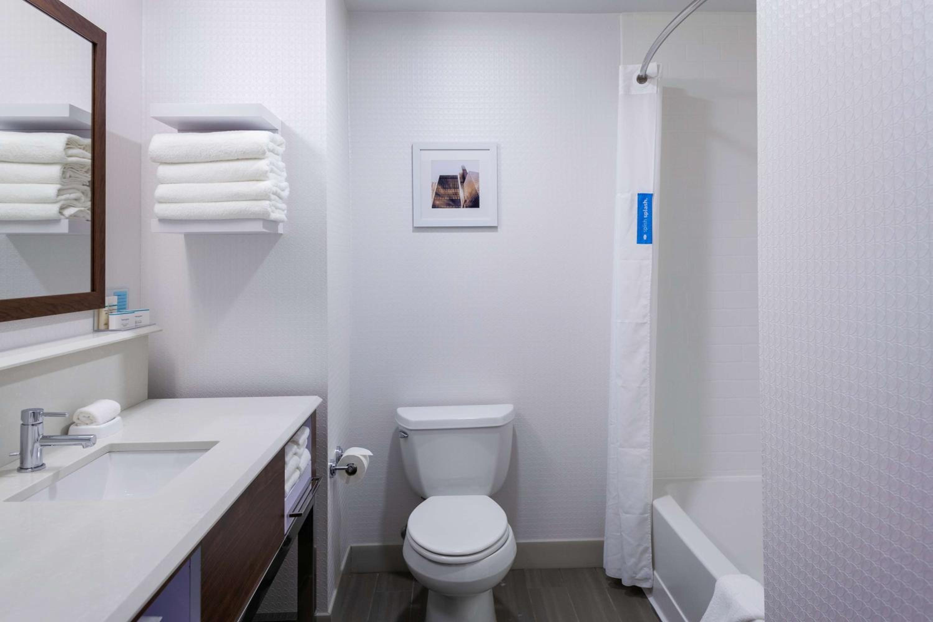 Premium Queen Studio with Two Queen Beds - Non-Smoking photo 3