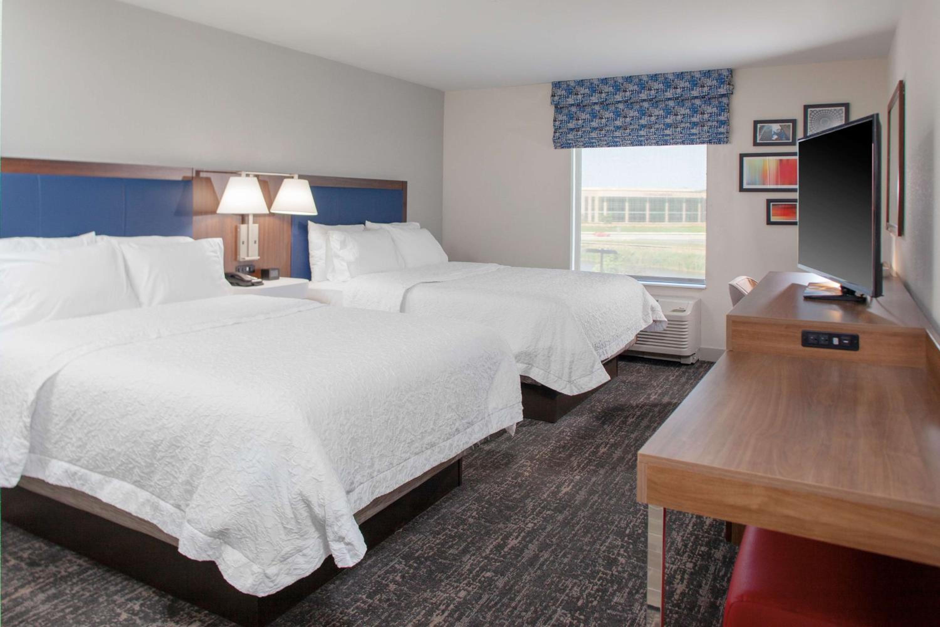Premium Queen Studio with Two Queen Beds - Non-Smoking photo 2
