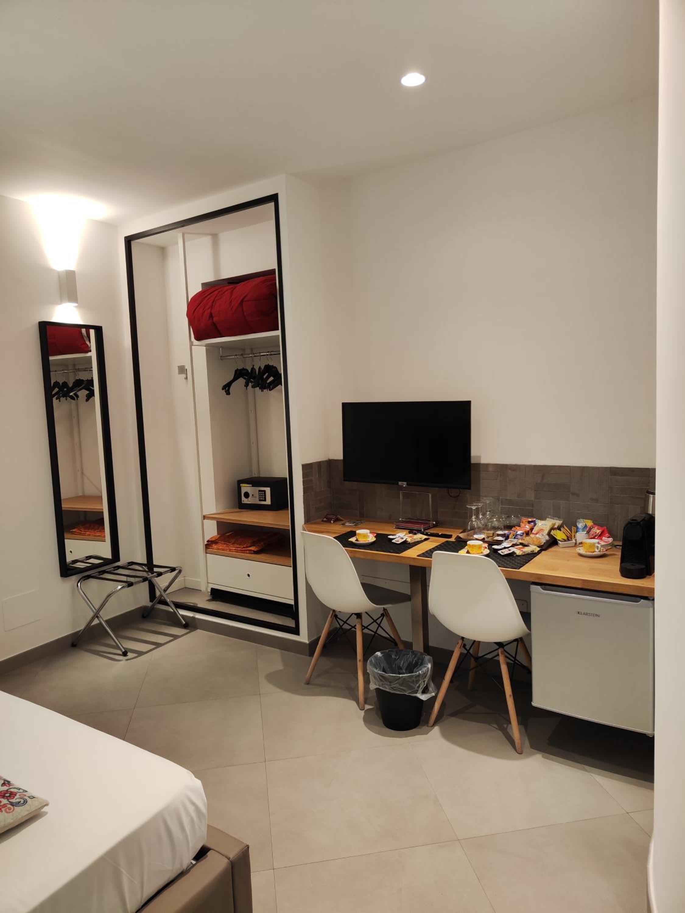 Triple Room with Balcony - Photo 14