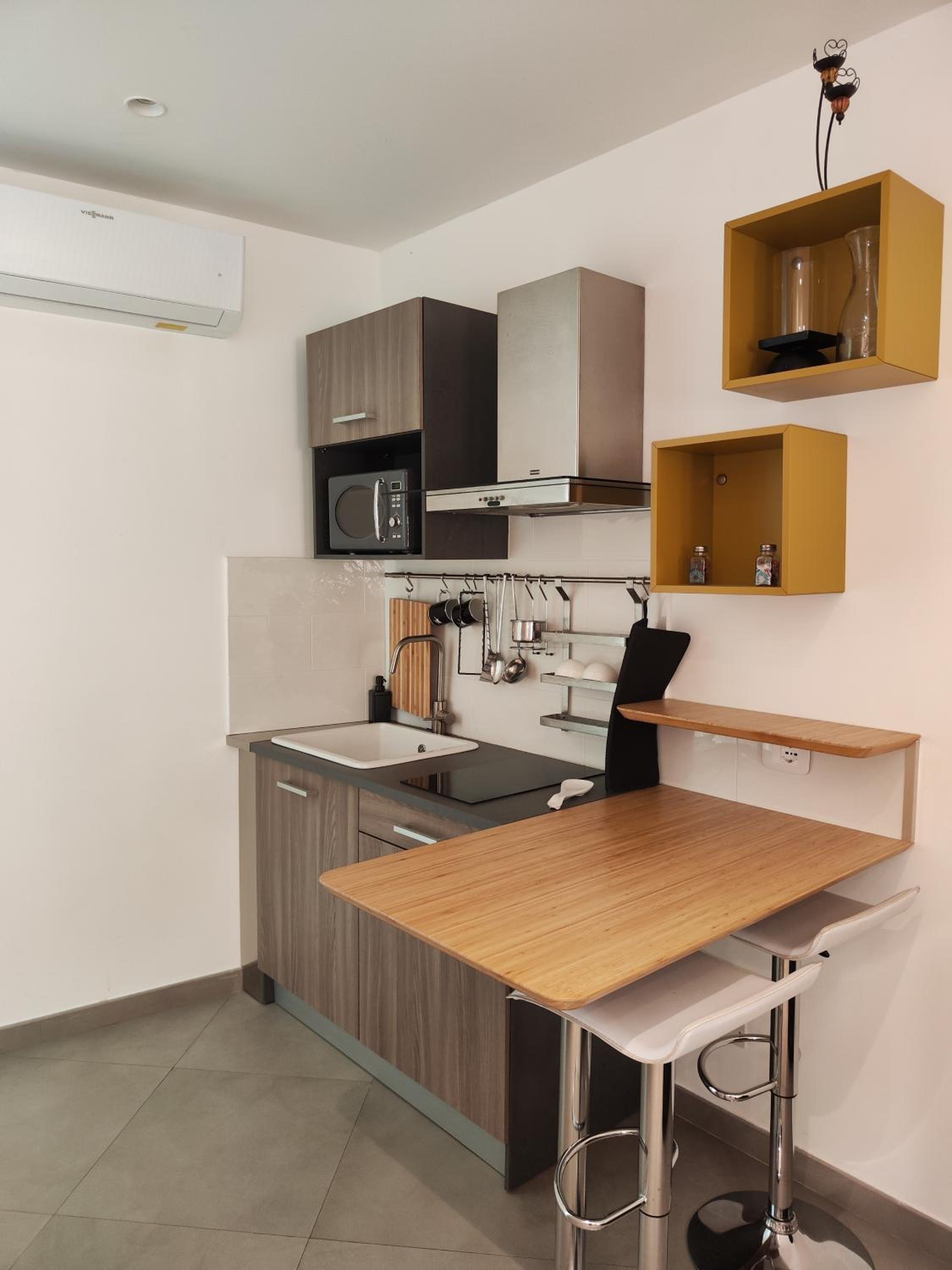Triple Room with Balcony - Photo 15