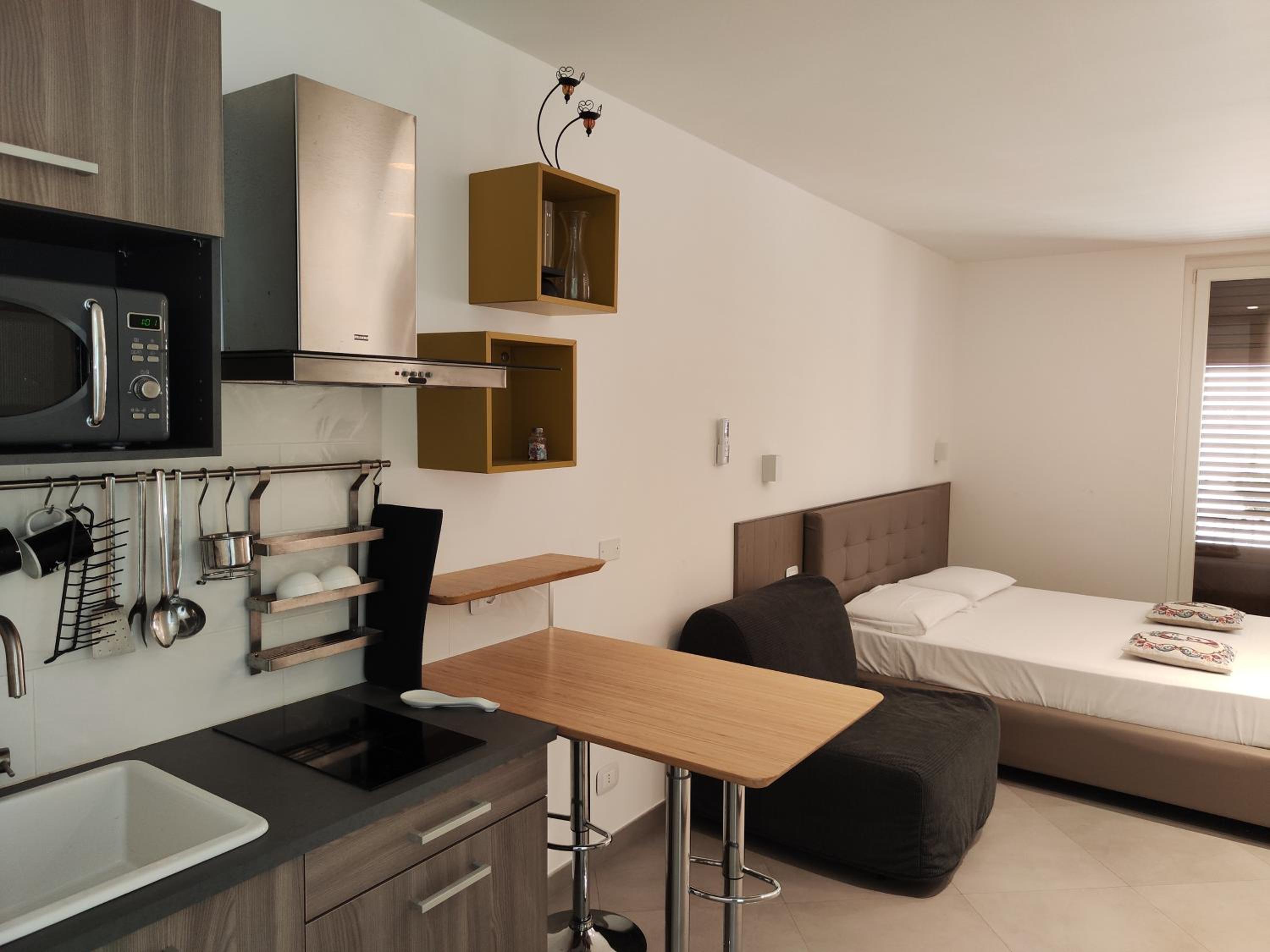 Triple Room with Balcony - Photo 17