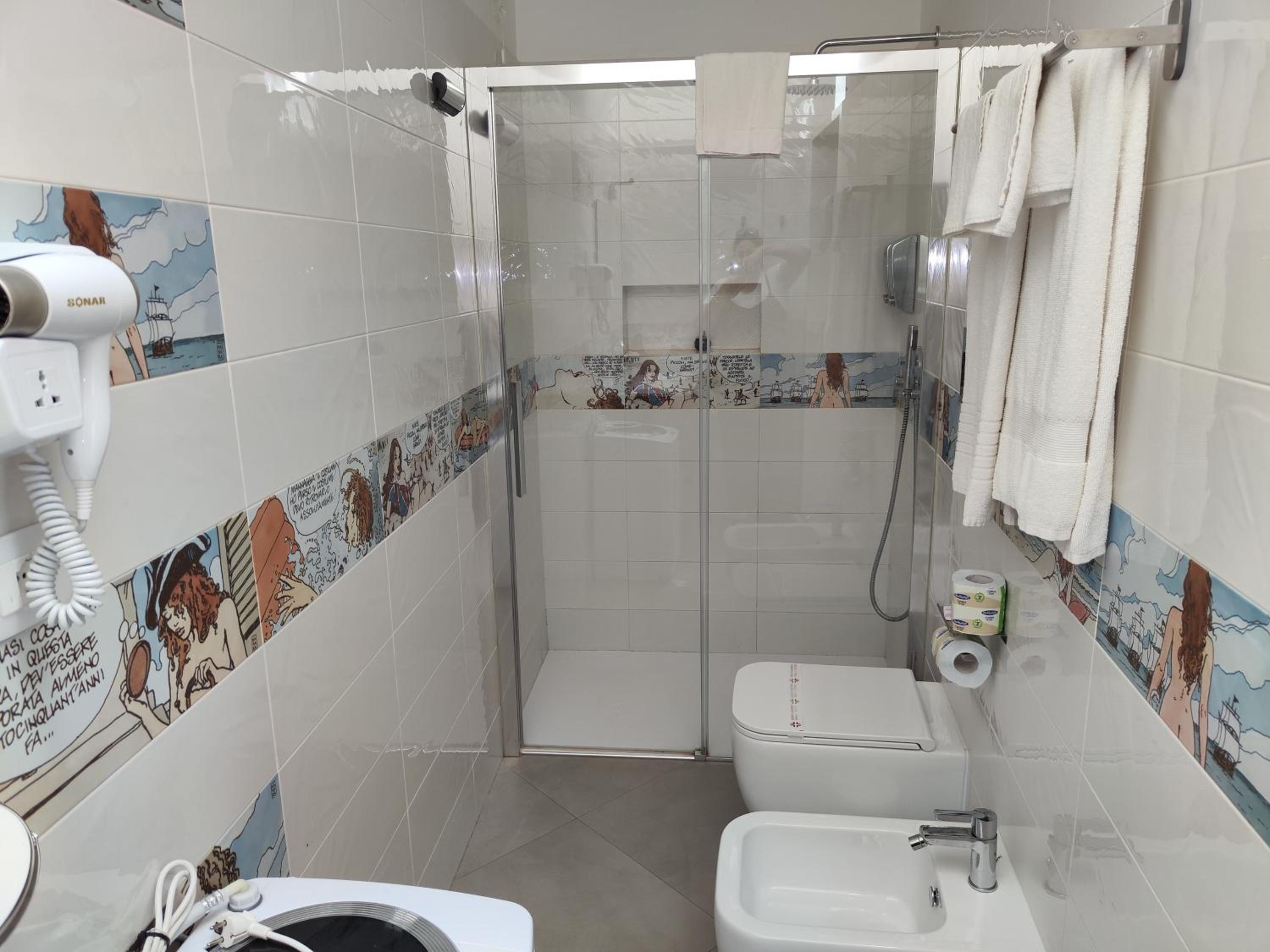 Triple Room with Balcony - Photo 25