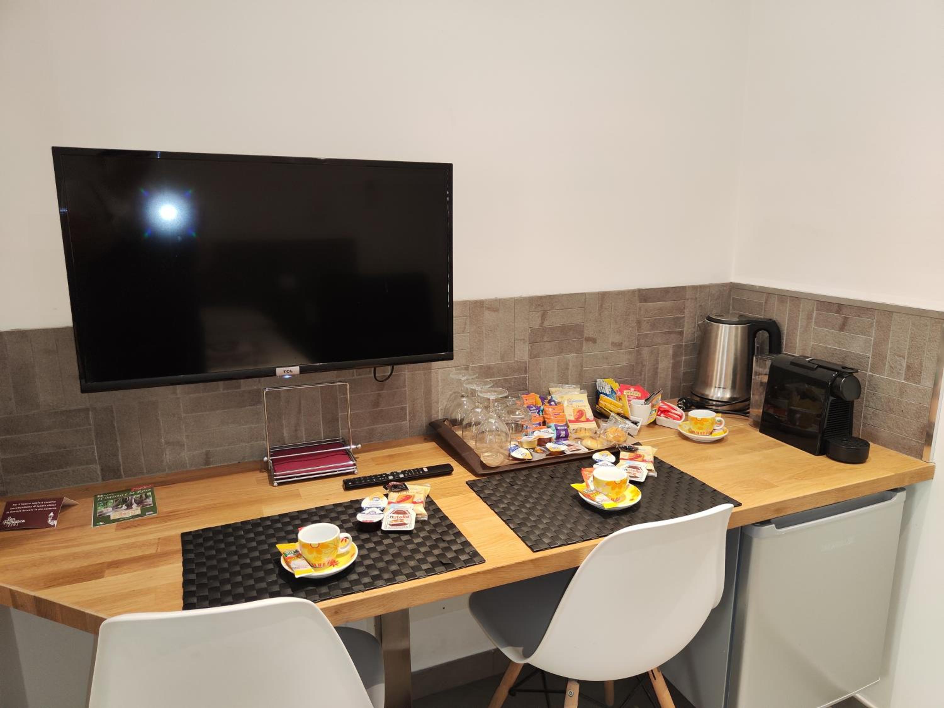 Triple Room with Balcony - Photo 26