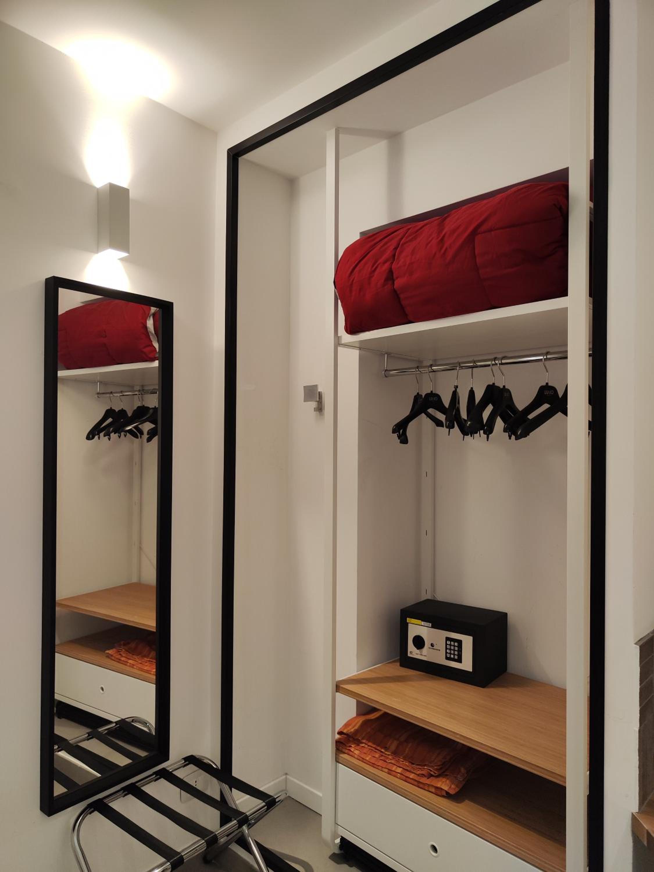 Triple Room with Balcony - Photo 27