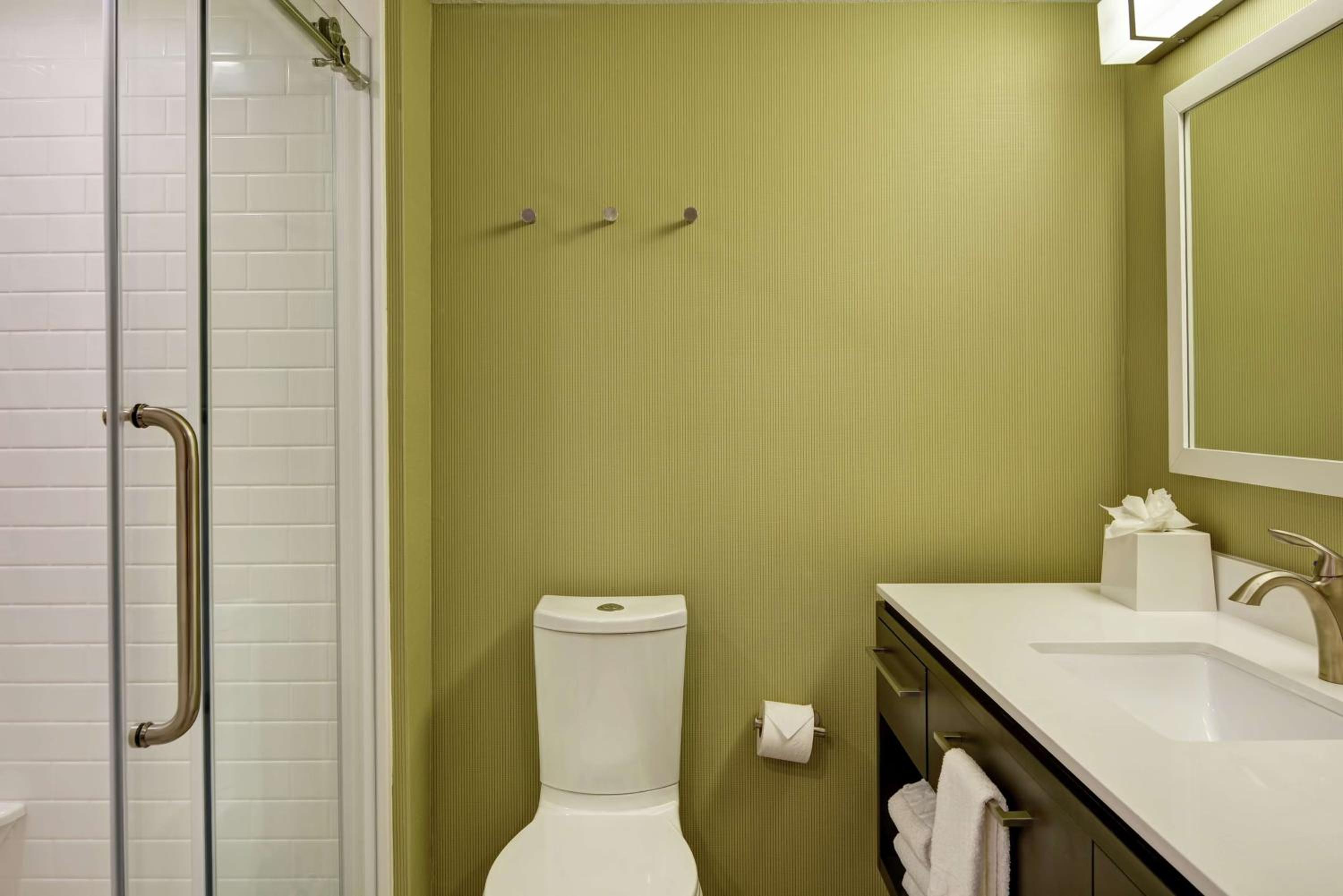Queen Suite with Roll-In Shower - Mobility and Hearing Access/Non-Smoking thumbnail 5
