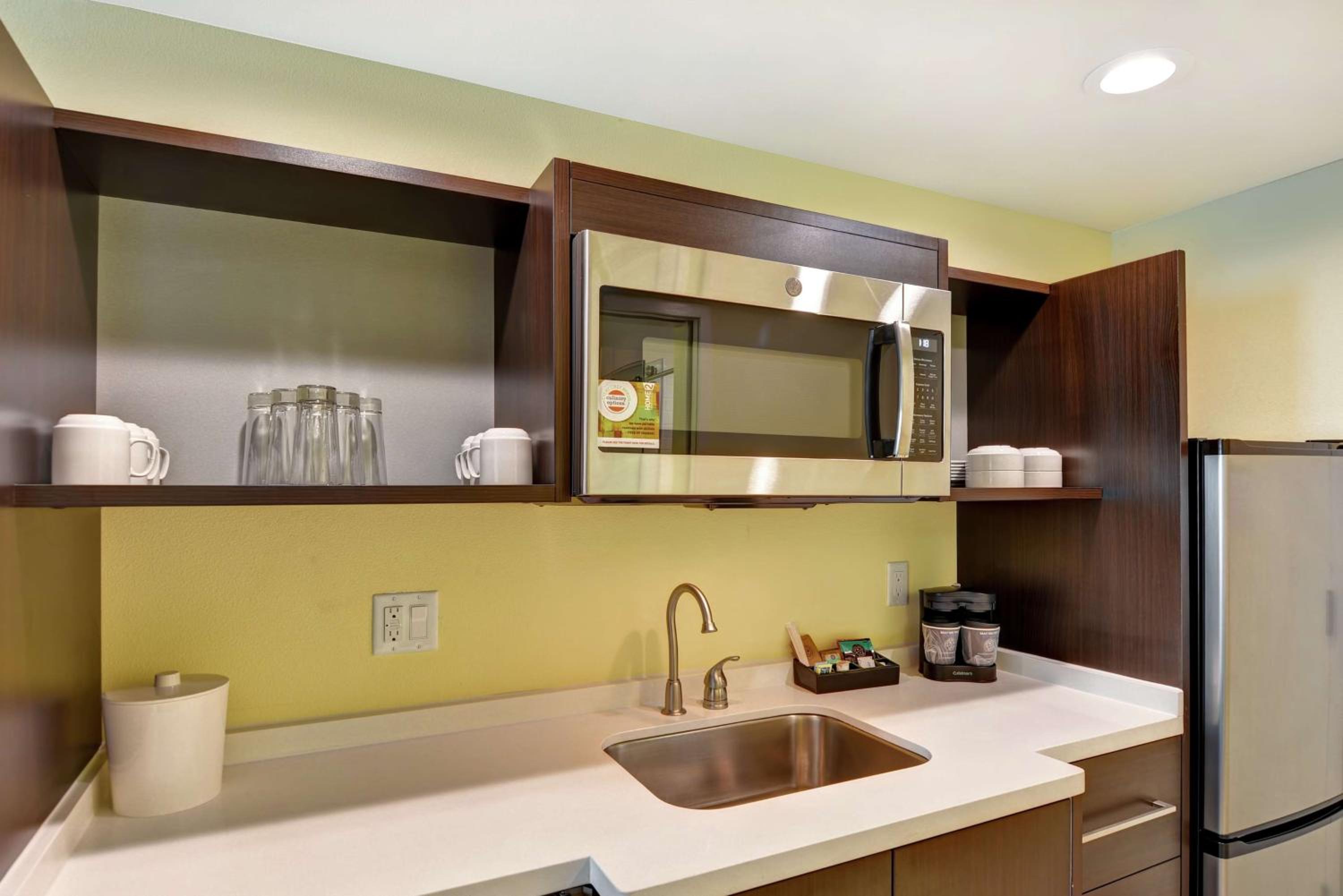 Queen Suite with Roll-In Shower - Mobility and Hearing Access/Non-Smoking