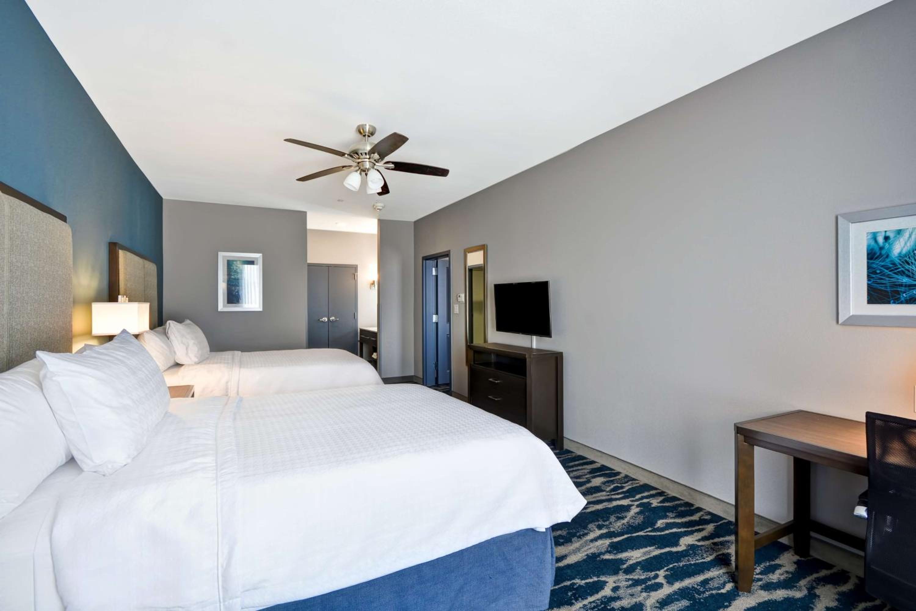 One-Bedroom Queen Suite with Two Queen Beds - Non-Smoking