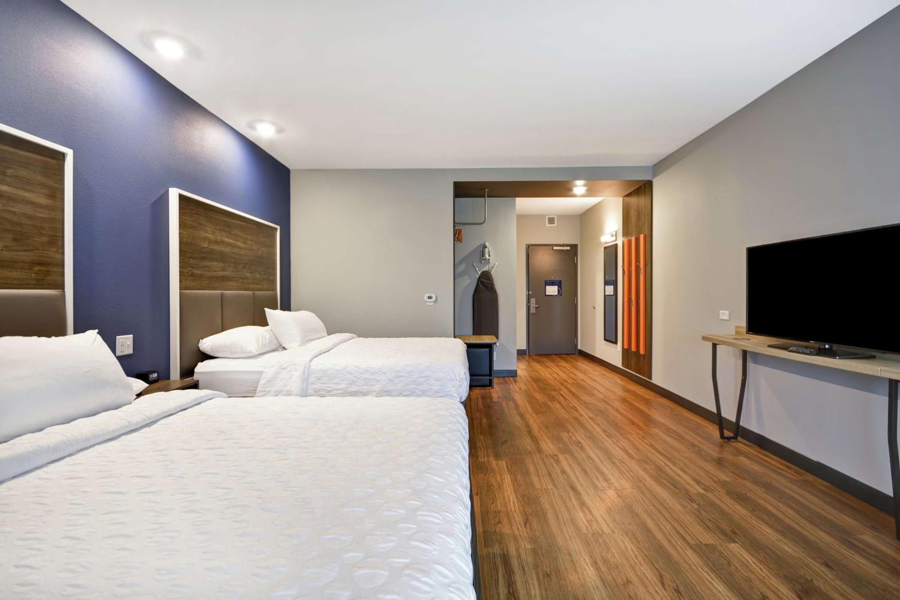 Queen Room with Two Queen Beds - Mobility Access photo 1