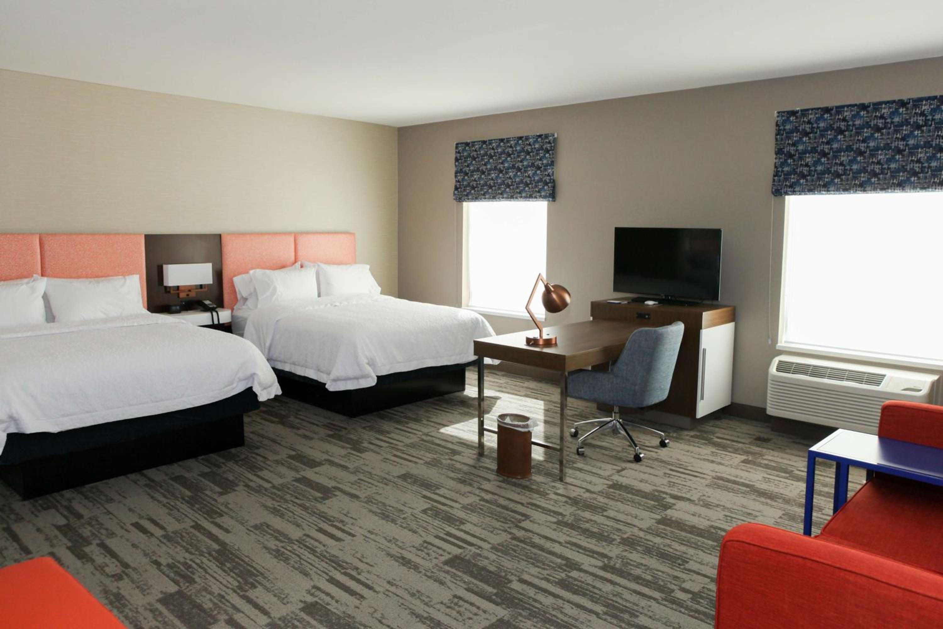 Queen Studio Suite with Two Queen Beds - Non-Smoking photo 2