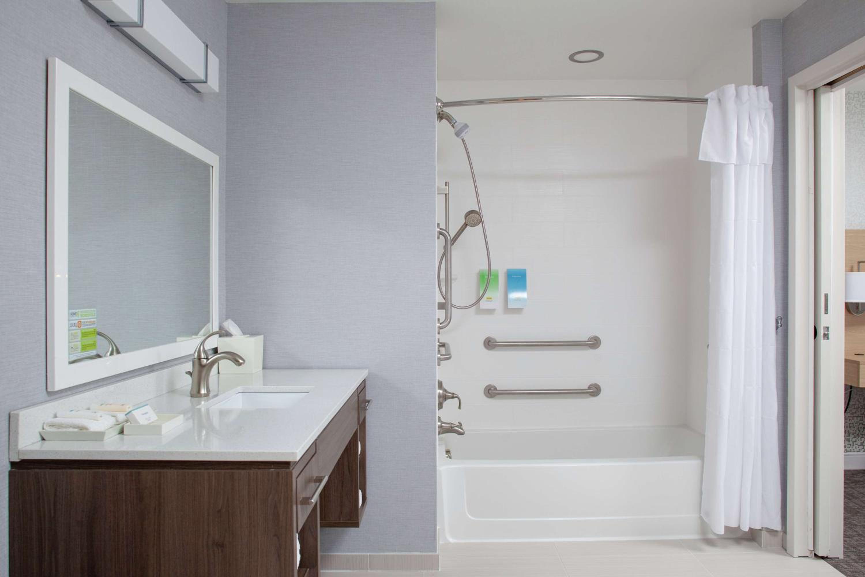 King Studio Suite - Mobility Access/Non-Smoking