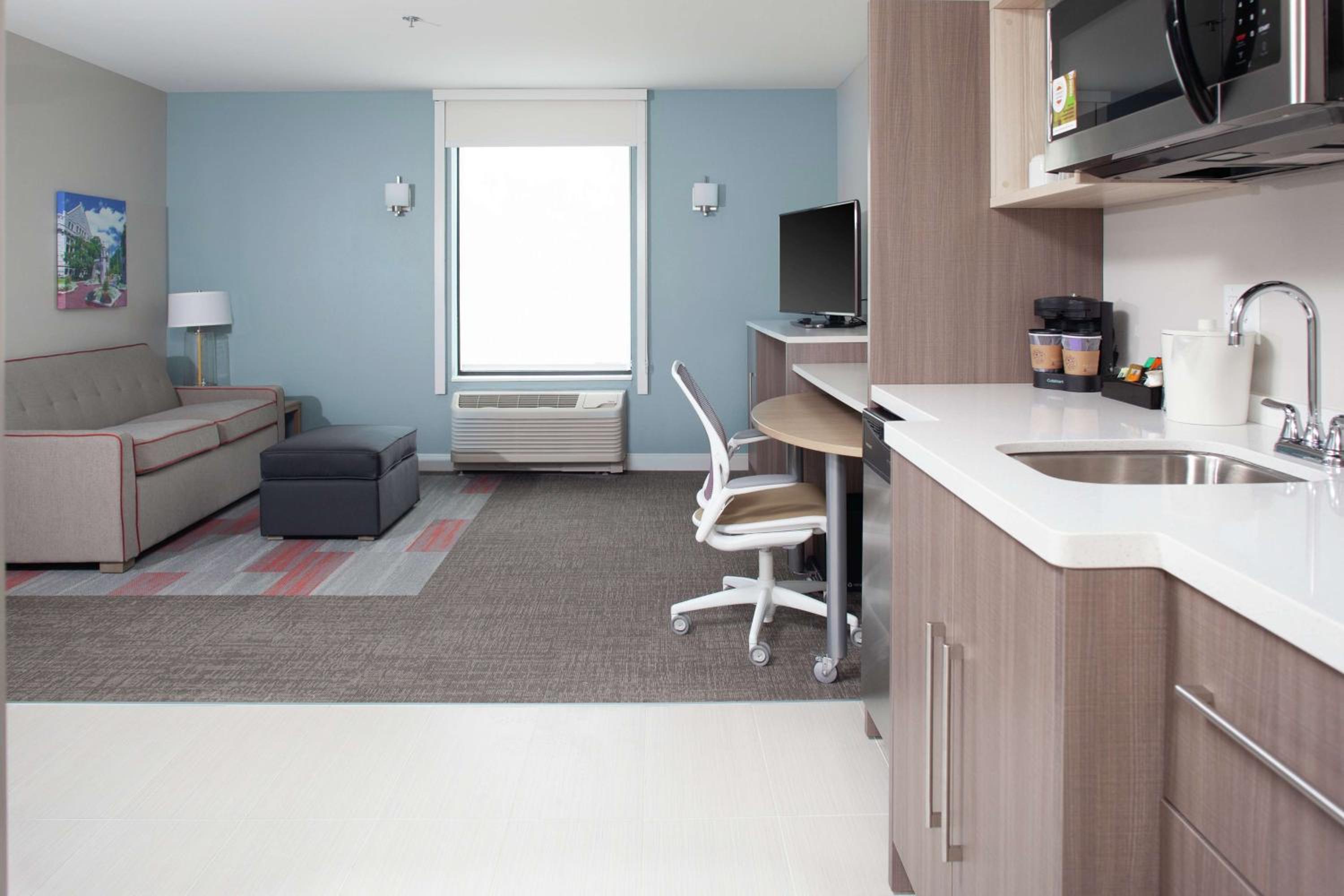 One-Bedroom King Suite - Non-Smoking