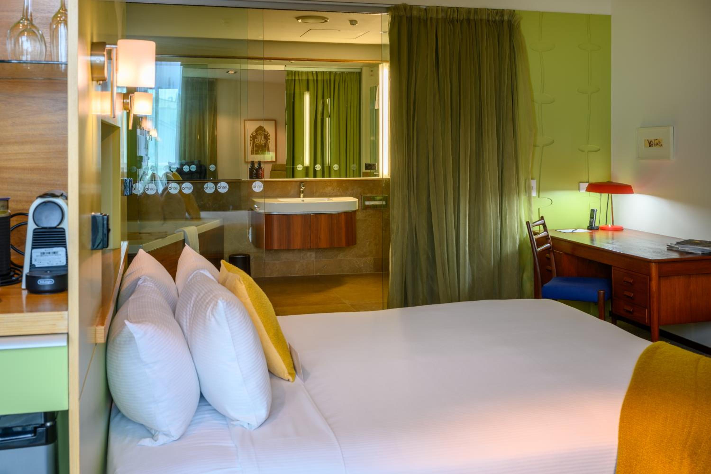 Deluxe King Room with Bath - Photo 1