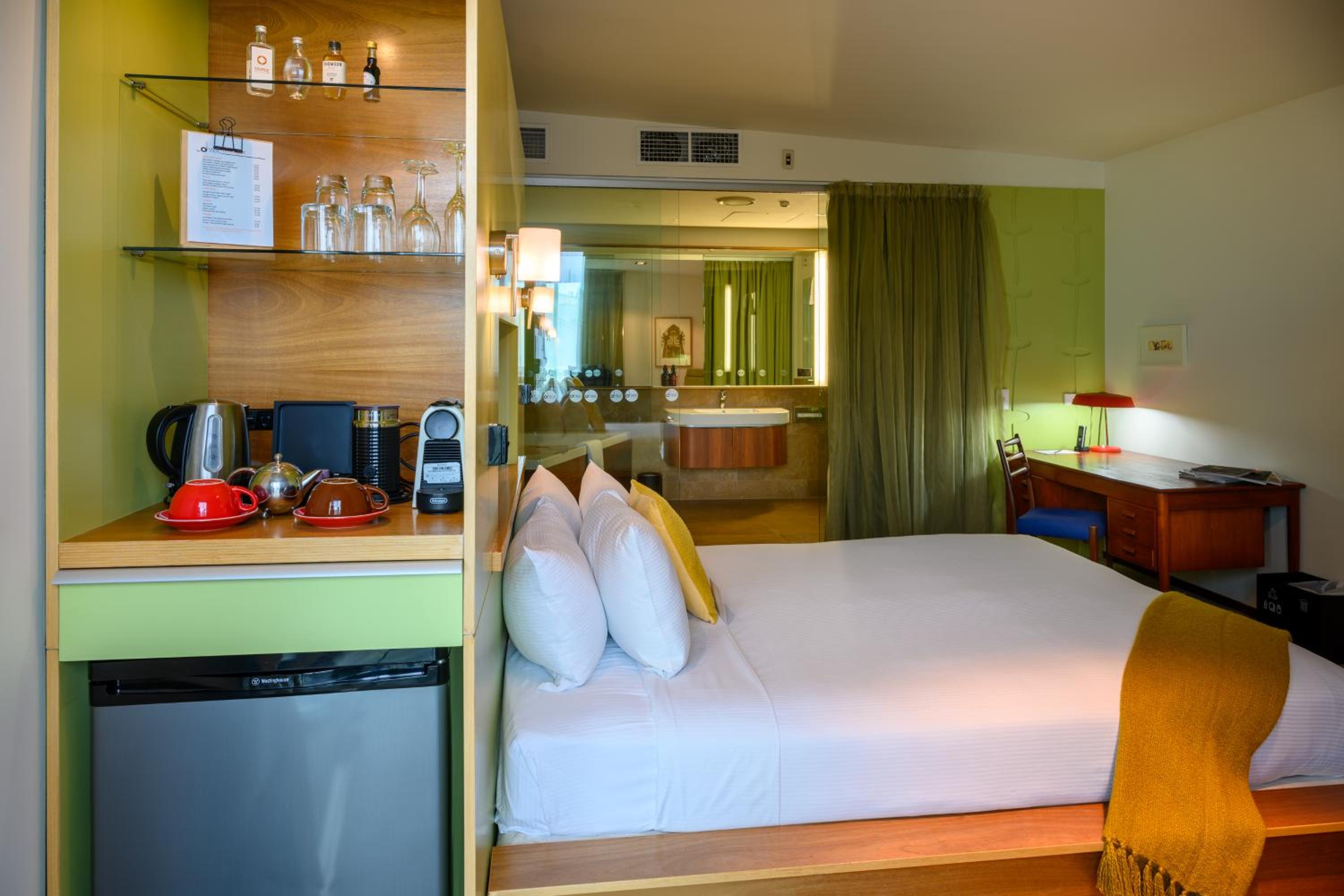 Deluxe King Room with Bath - Photo 10