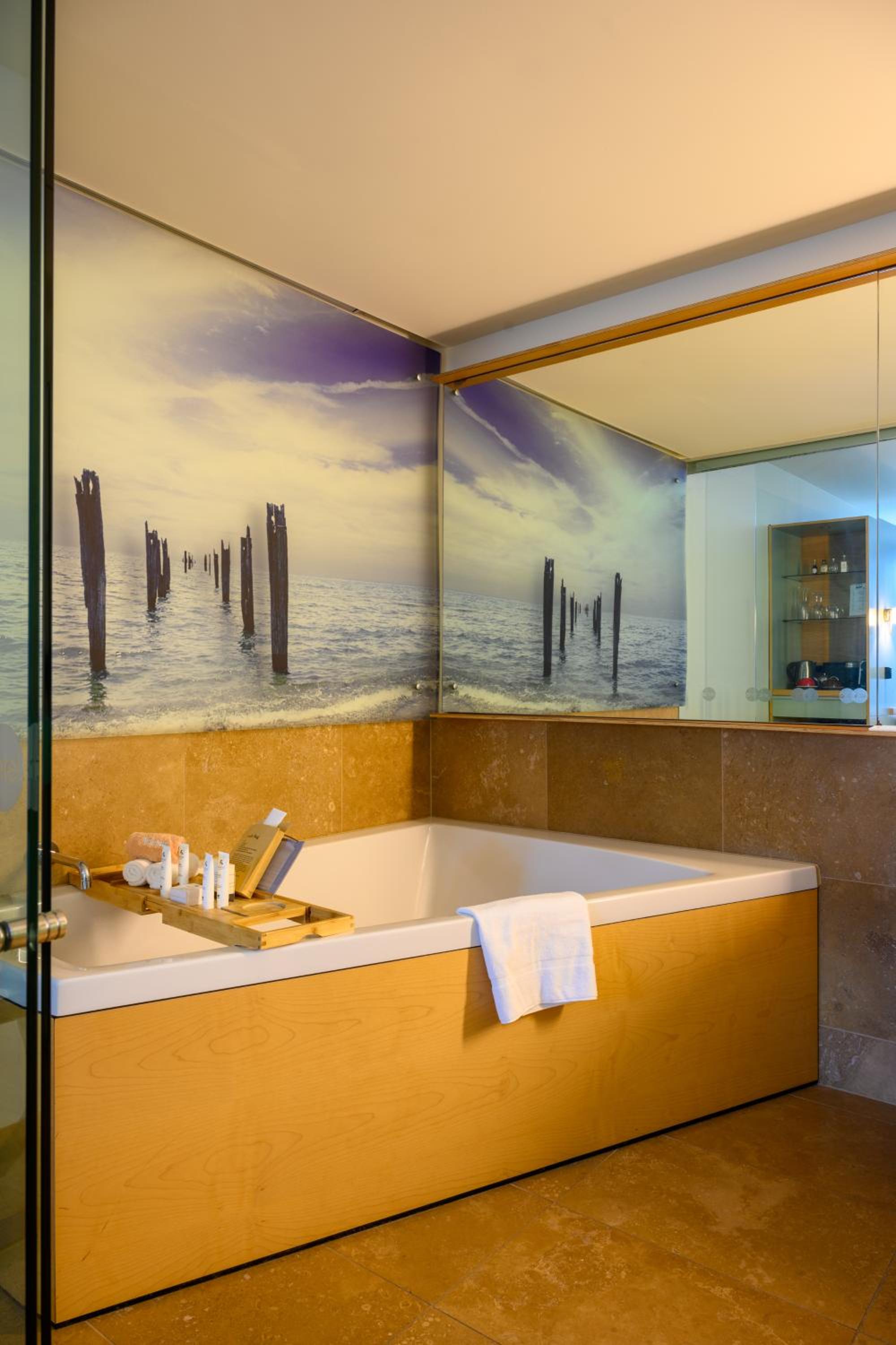 Deluxe King Room with Bath - Photo 17
