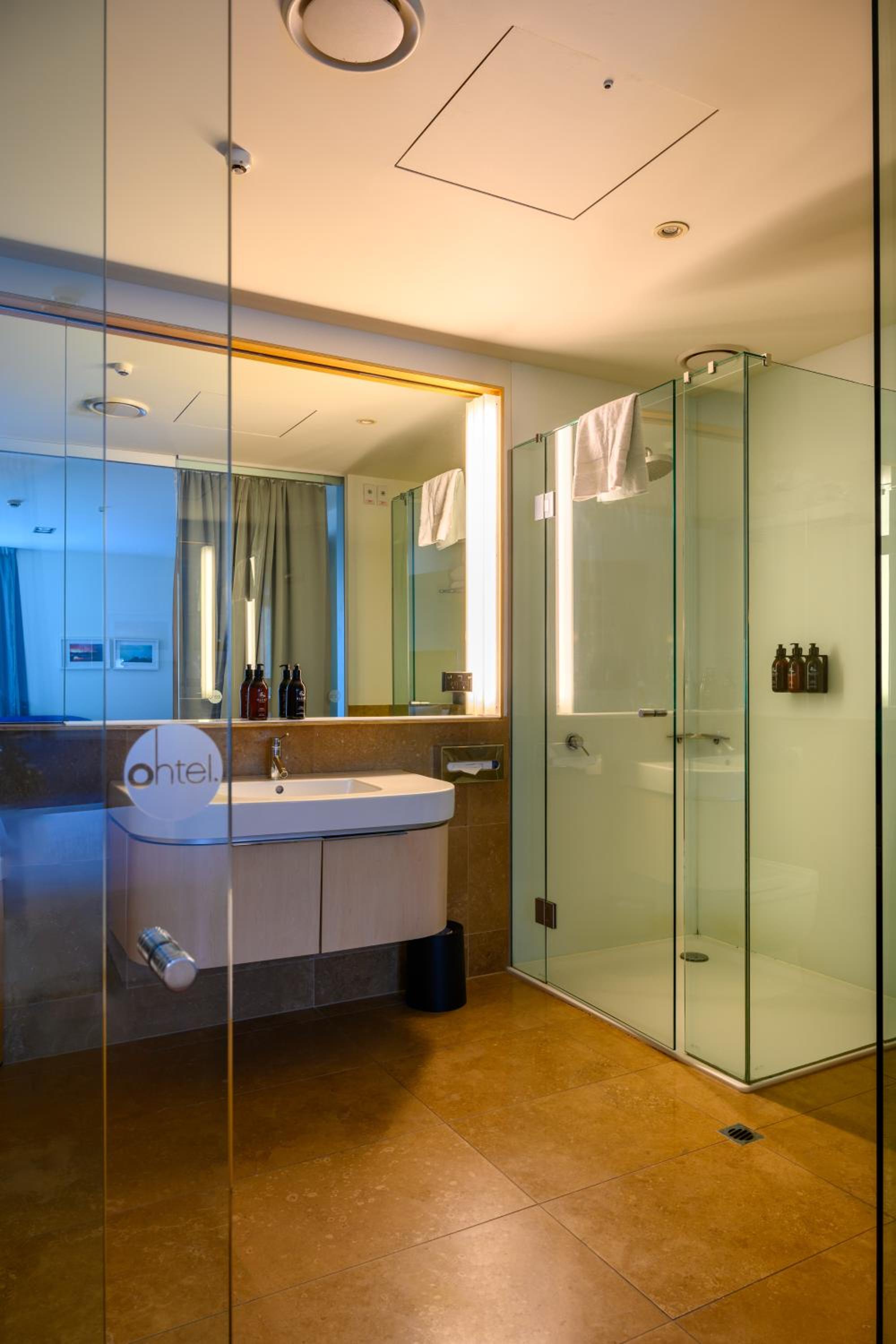 Deluxe King Room with Bath - Photo 6