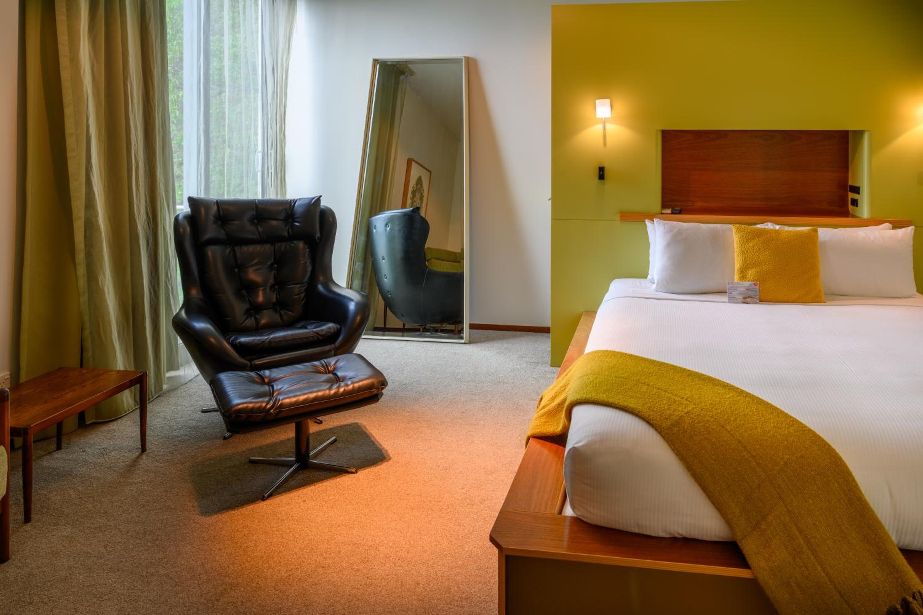 Deluxe King Room with Bath - Photo 14