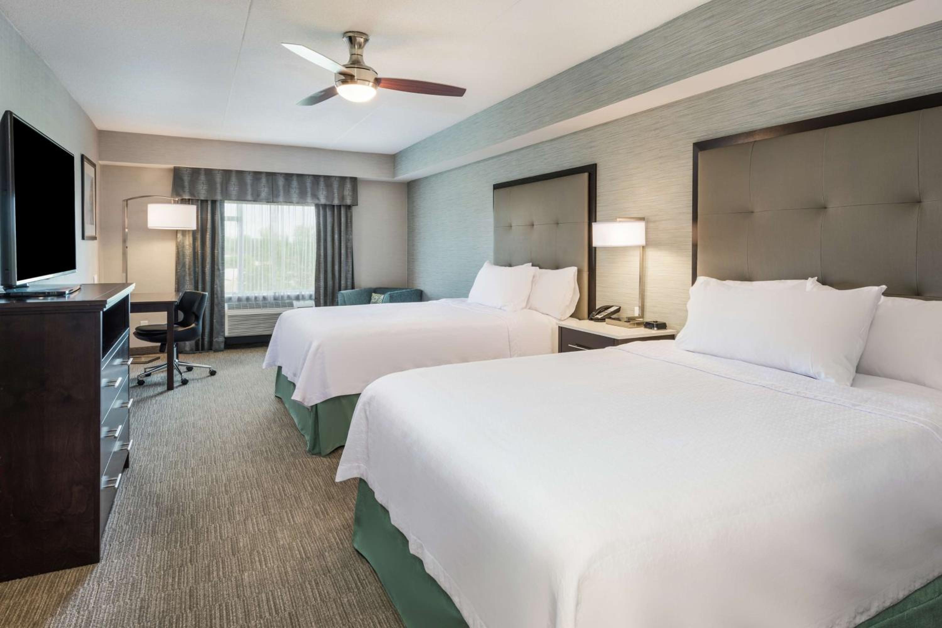 One-Bedroom Queen Suite with Two Queen Beds - Non-Smoking photo 3