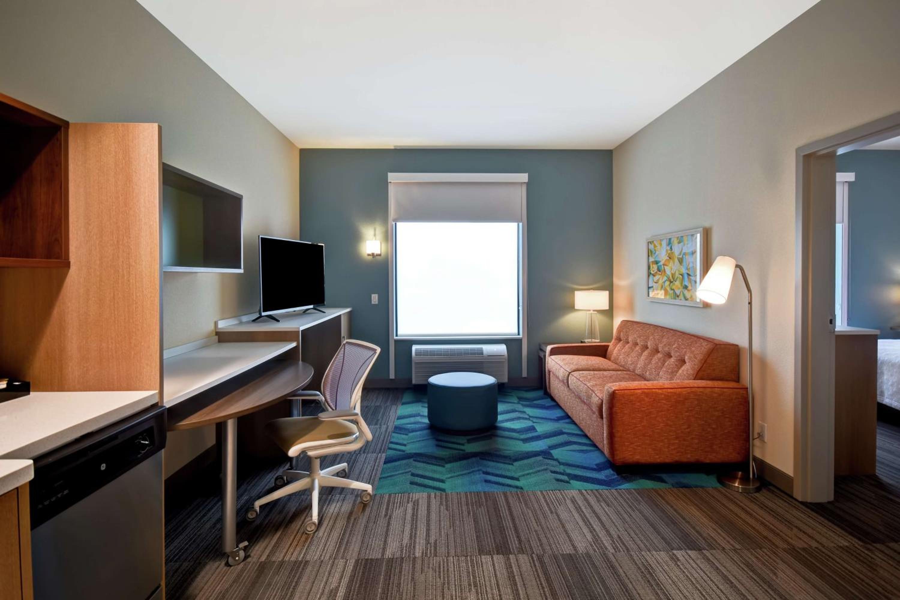 One-Bedroom King Suite - Non-Smoking photo 2