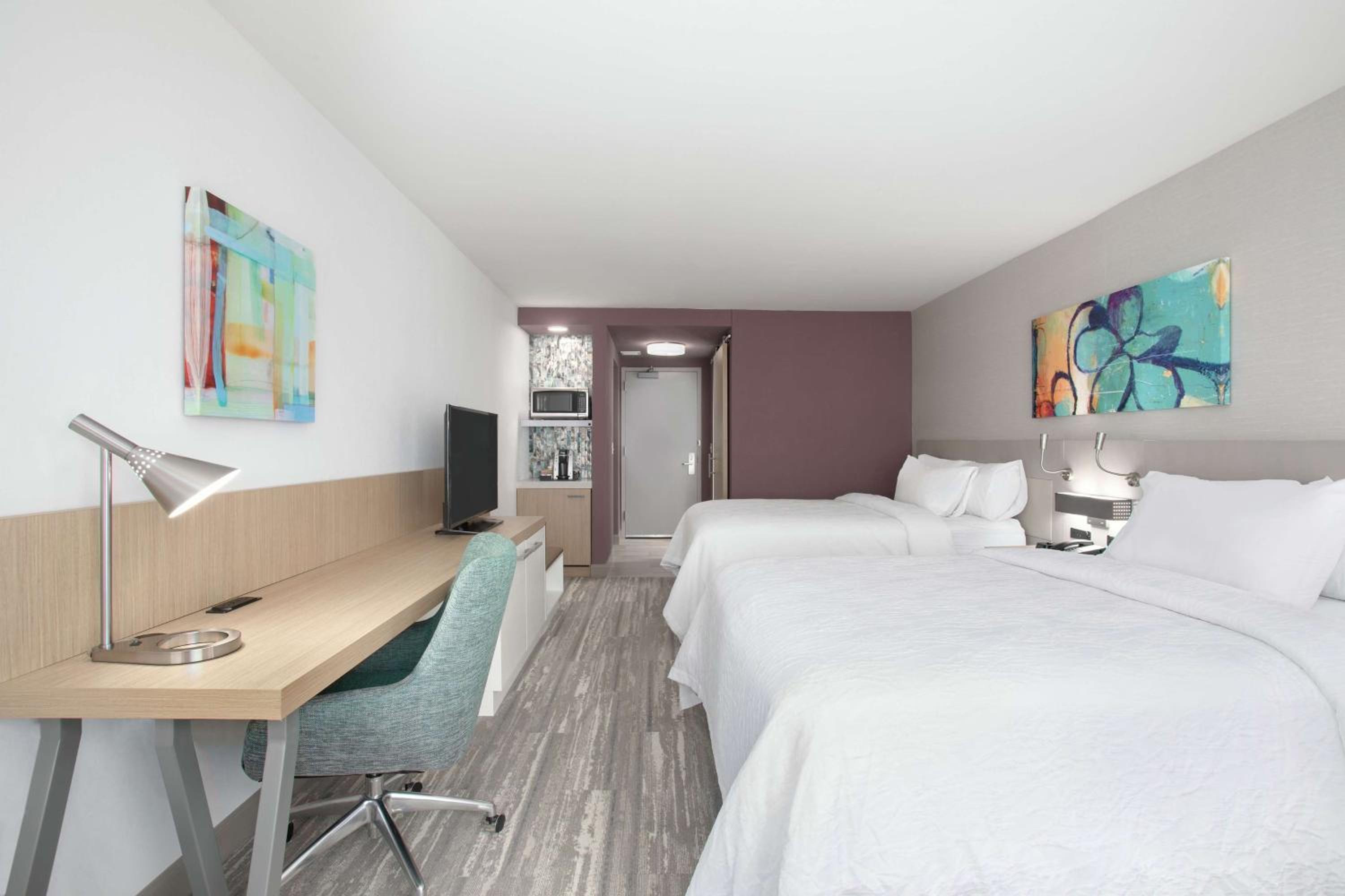 Queen Room with Two Queen Beds - Hearing Access photo 2