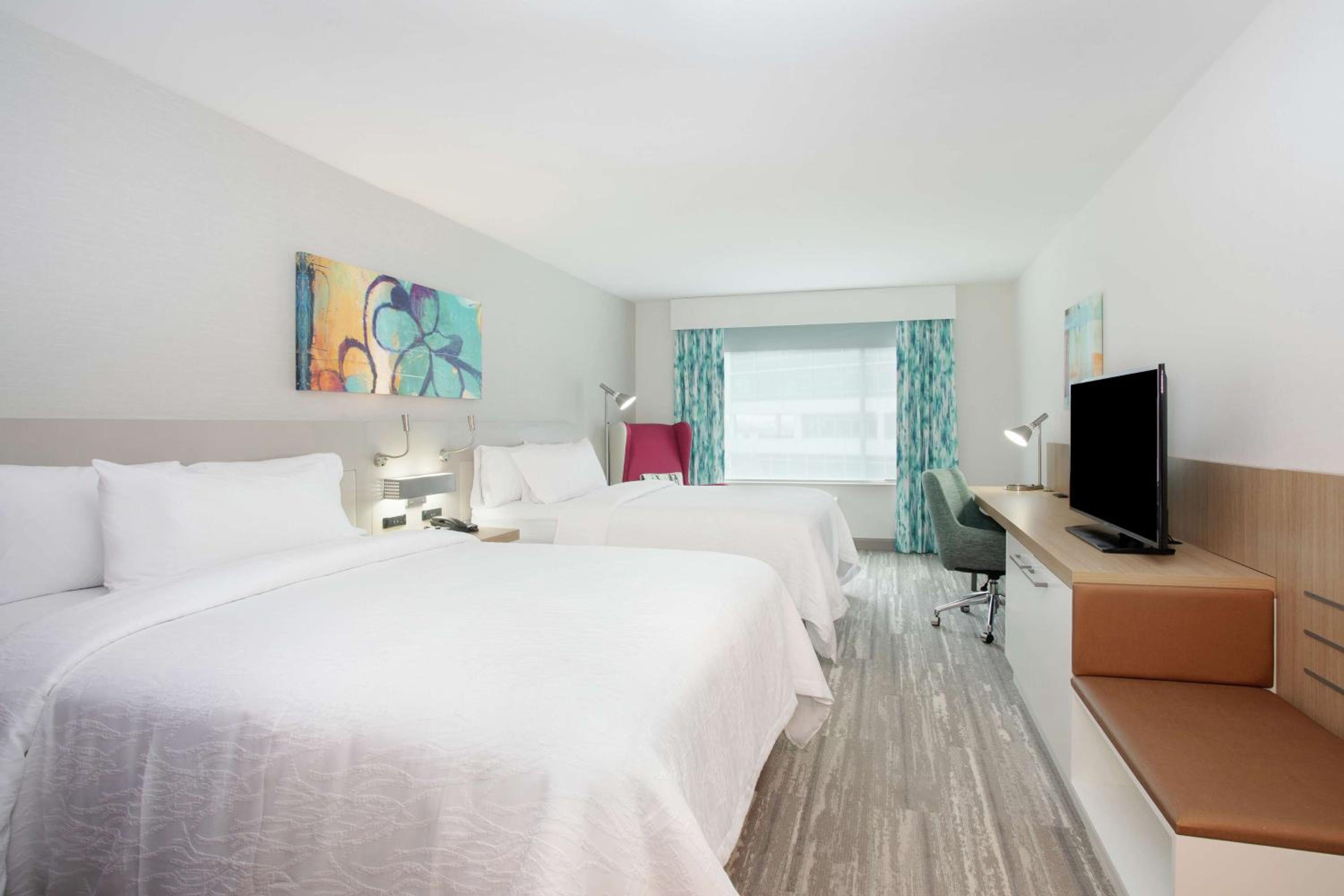 Queen Room with Two Queen Beds - Hearing Access photo 3