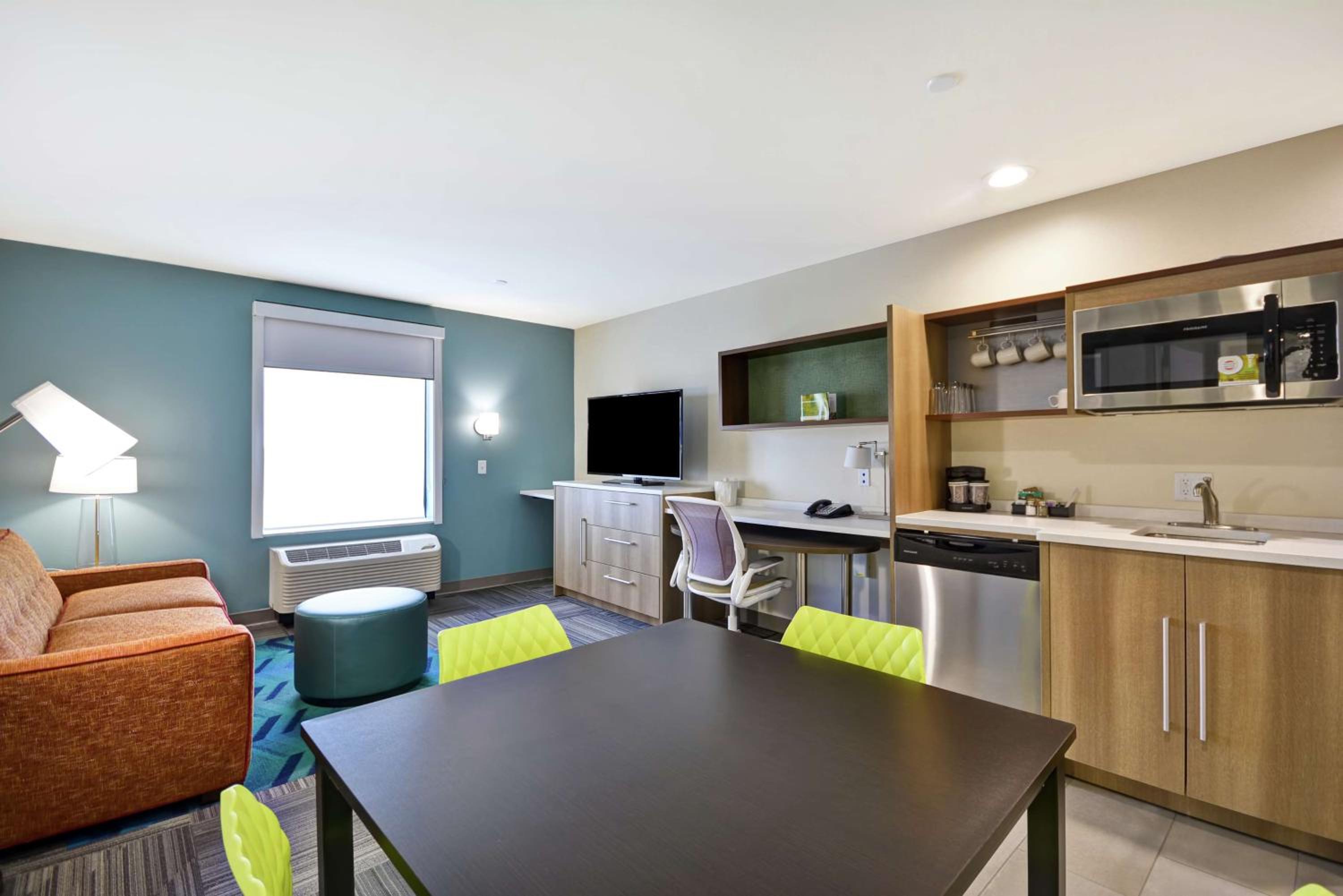 One-Bedroom King Suite - Non-Smoking photo 2