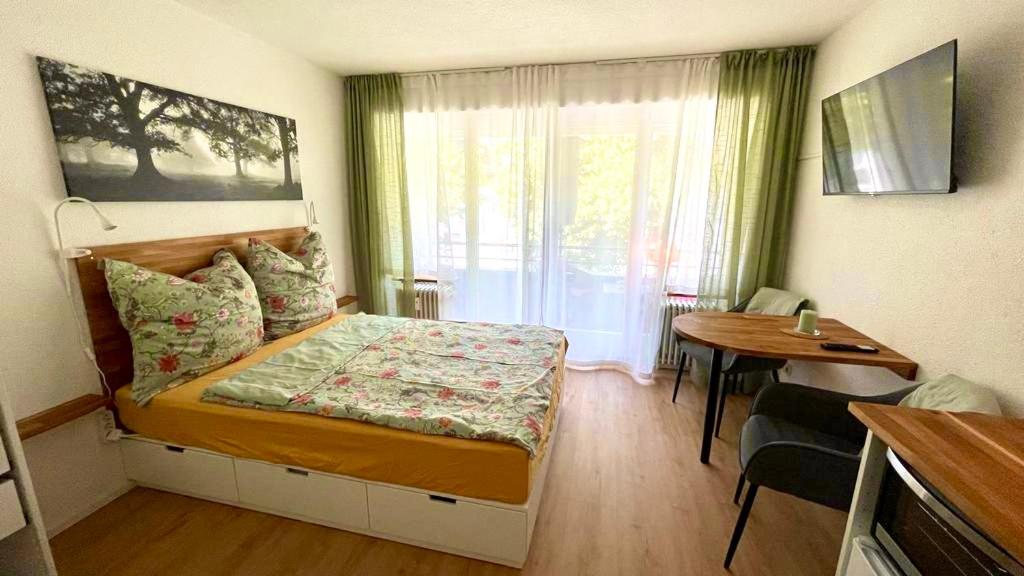 One-Bedroom Apartment photo 1