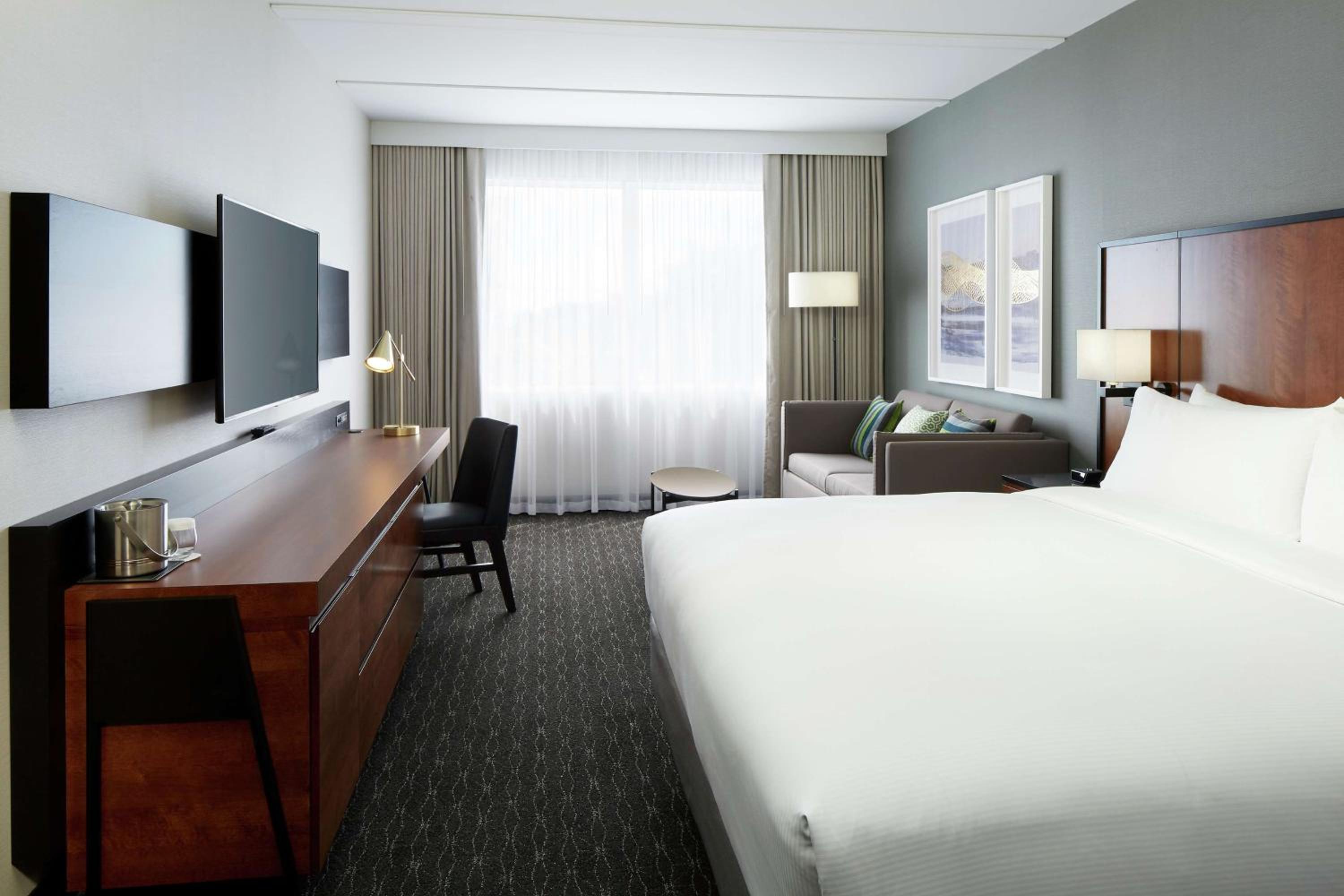 King Room with Sofa Bed - Photo 1