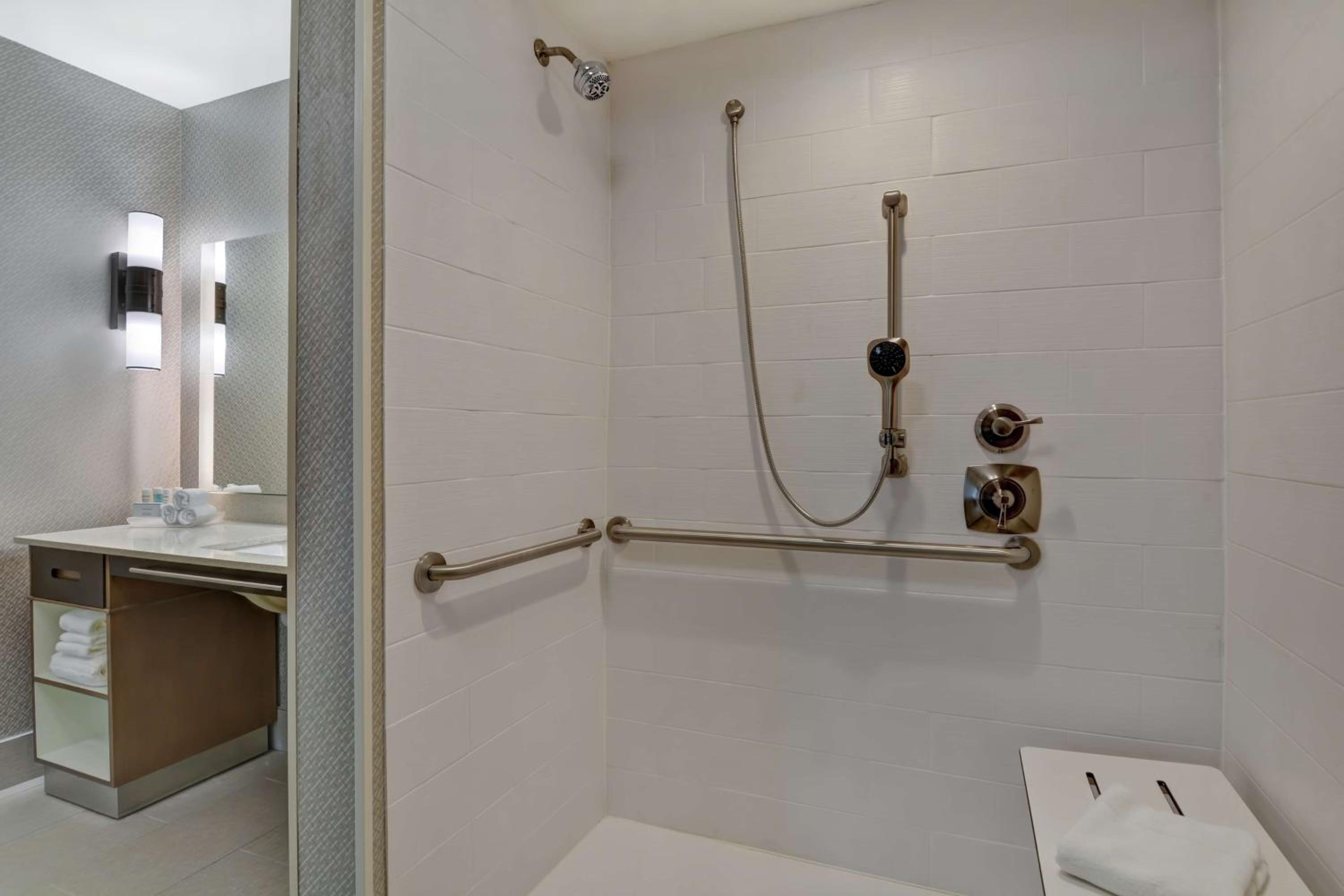 One-Bedroom King Suite - Non-Smoking