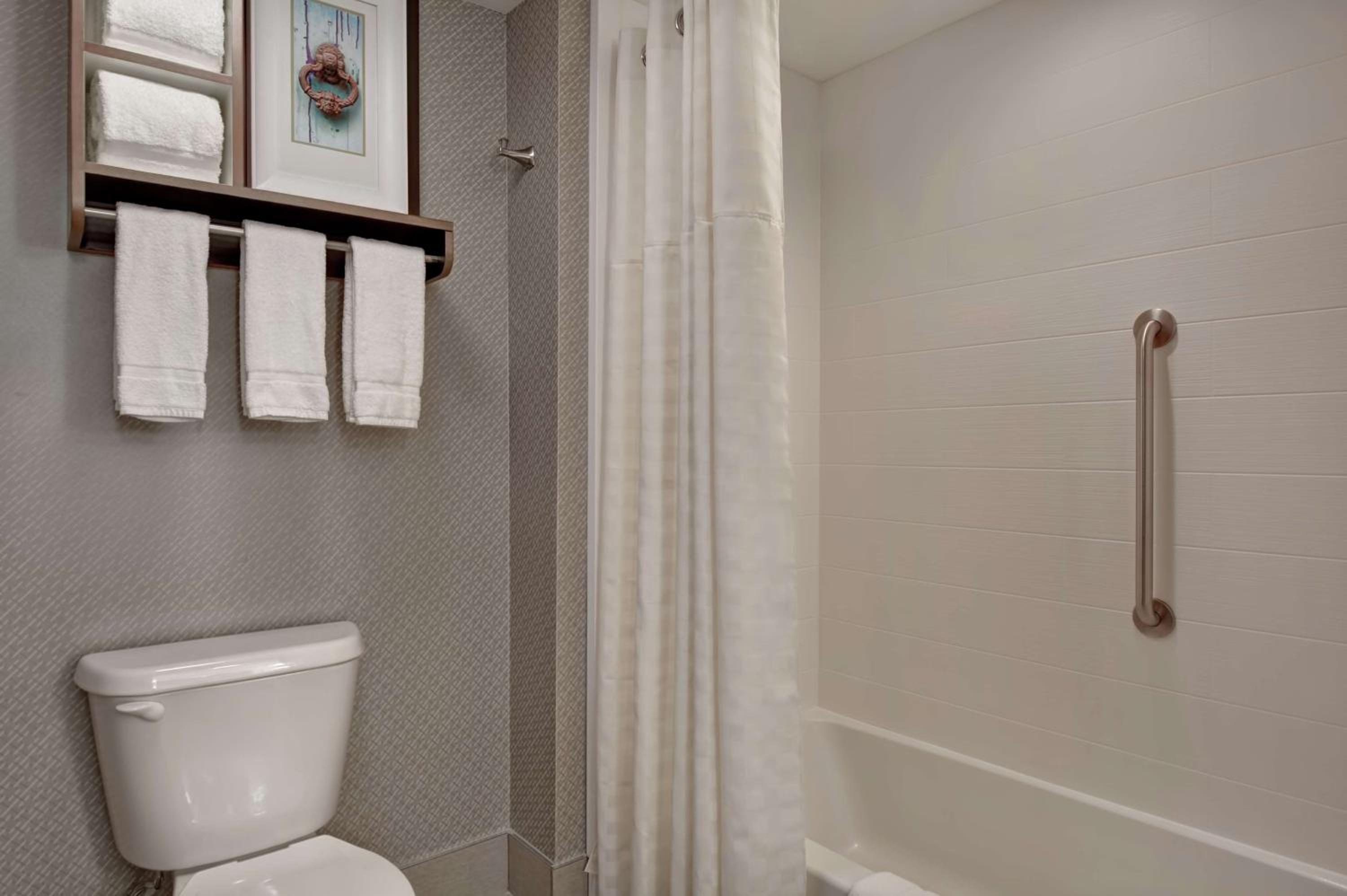 One-Bedroom Queen Suite with Two Queen Beds - Non-Smoking