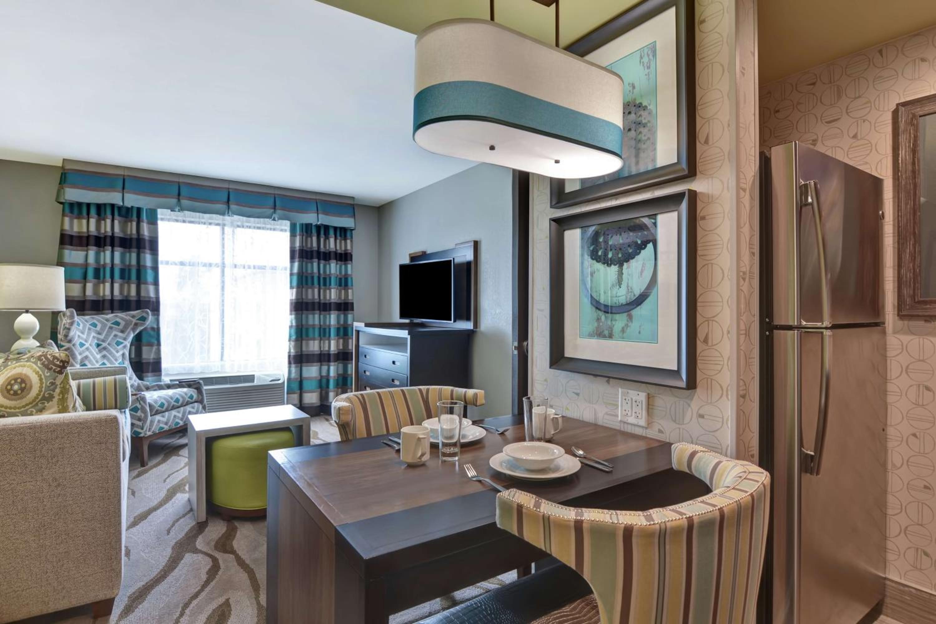One-Bedroom Queen Suite with Two Queen Beds - Non-Smoking