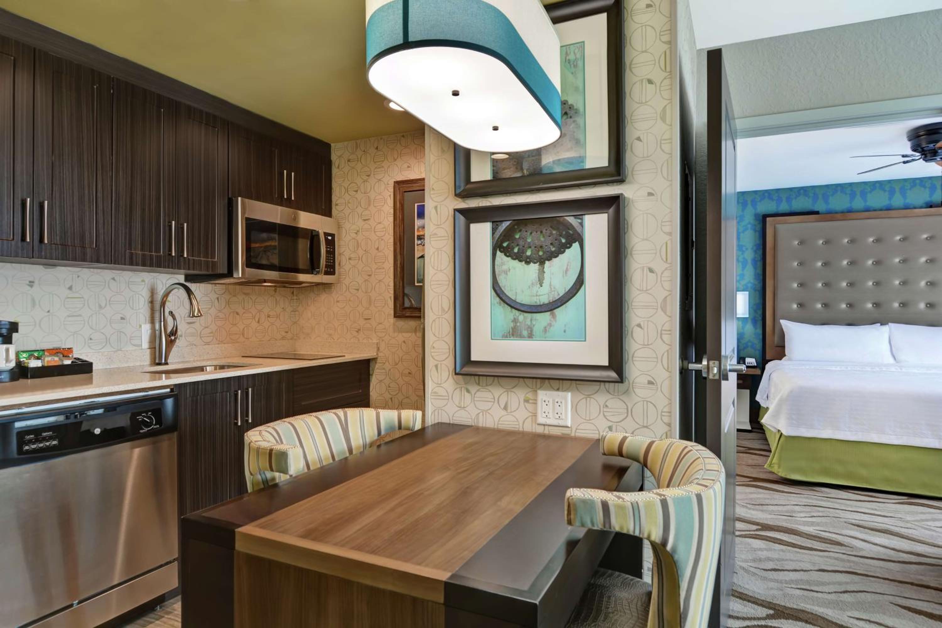 One-Bedroom King Suite - Non-Smoking
