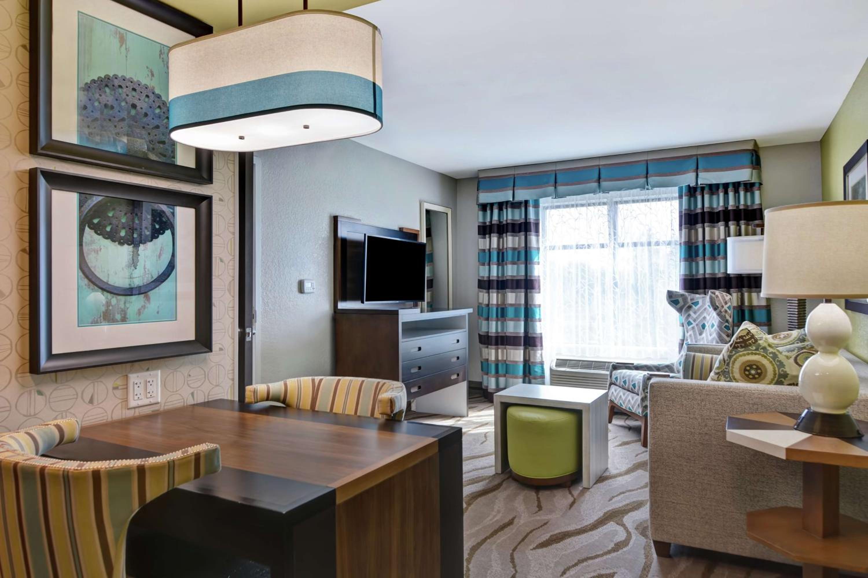 One-Bedroom King Suite - Non-Smoking