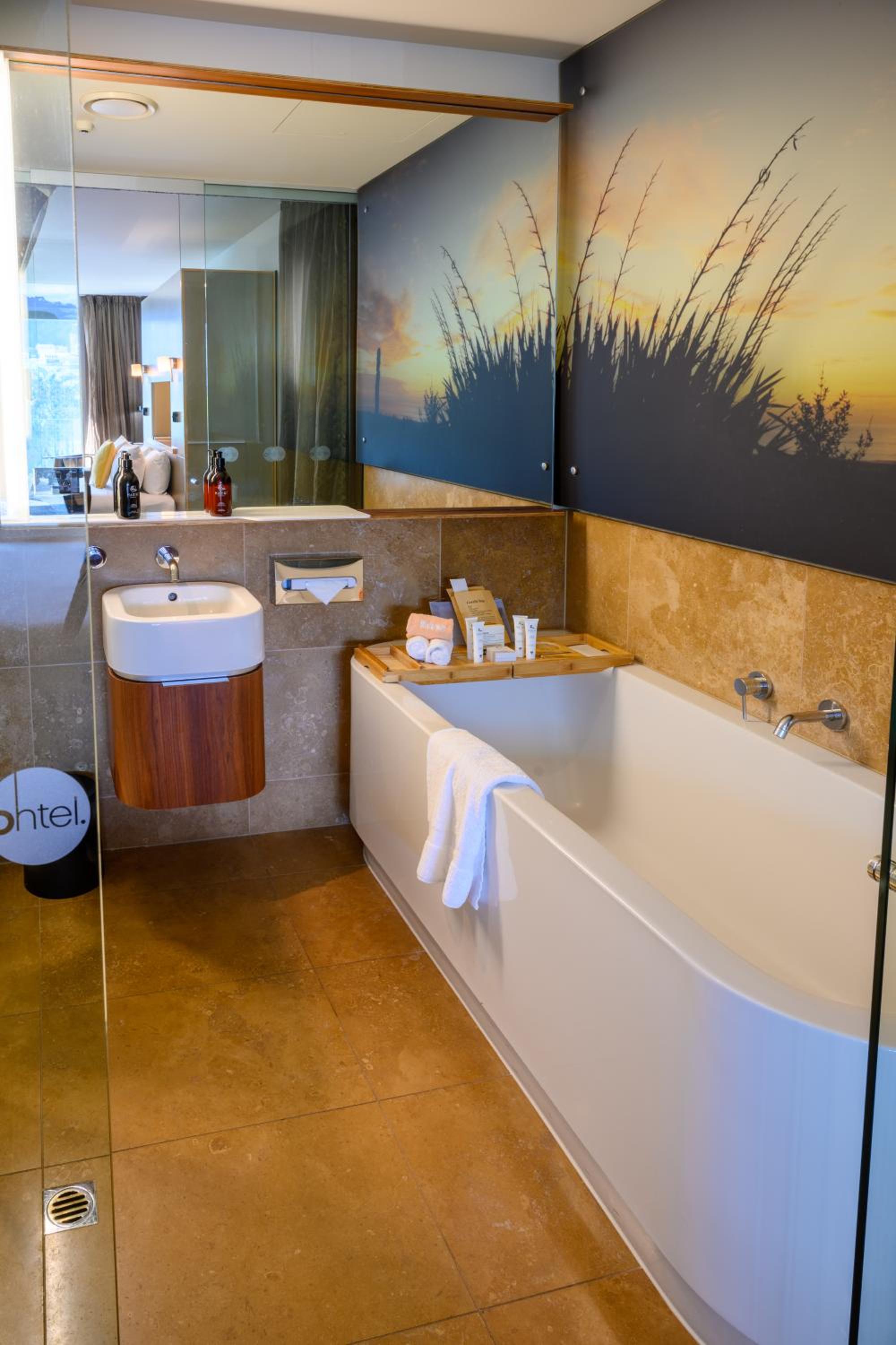 Suite - Photo 4