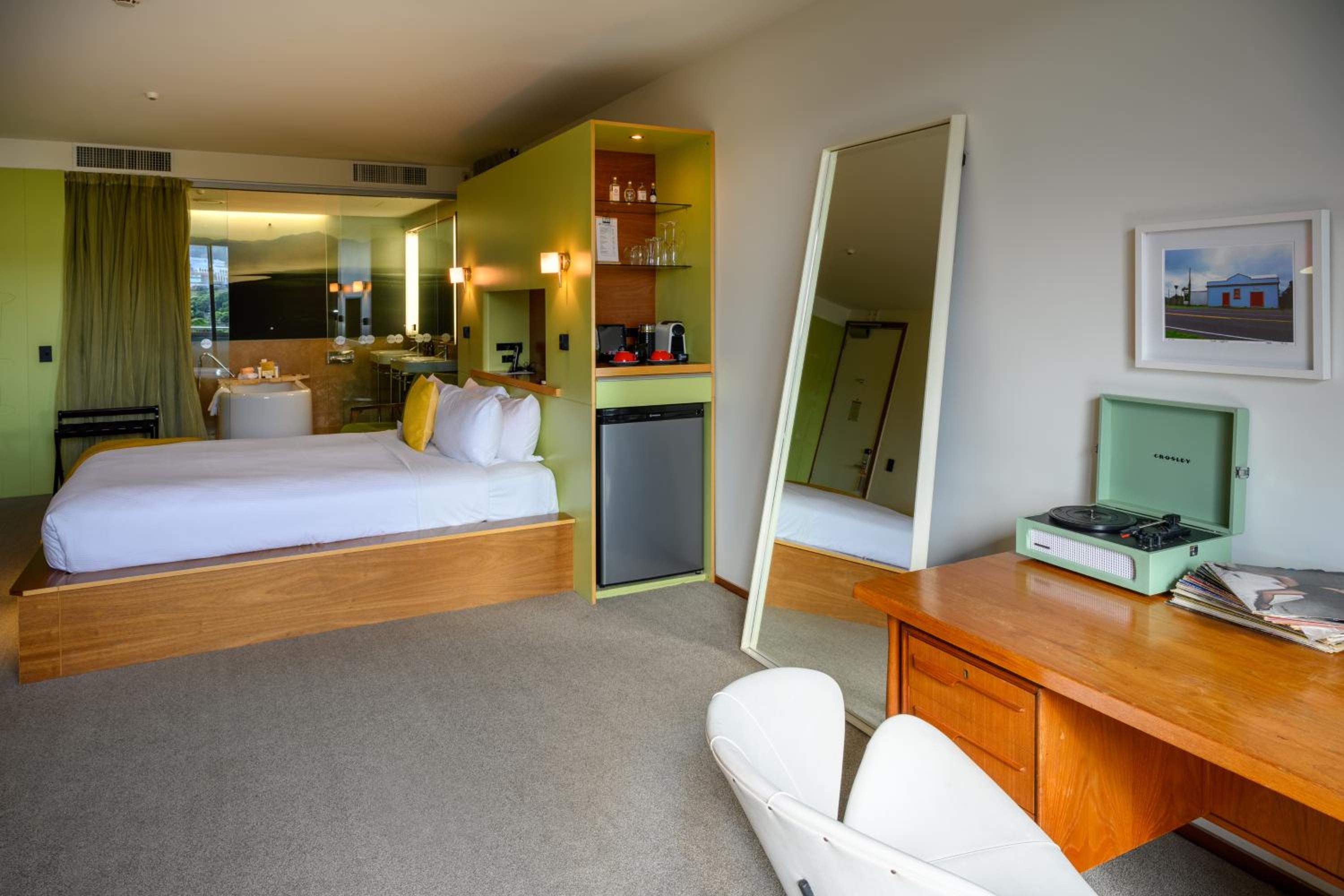 Suite - Photo 3