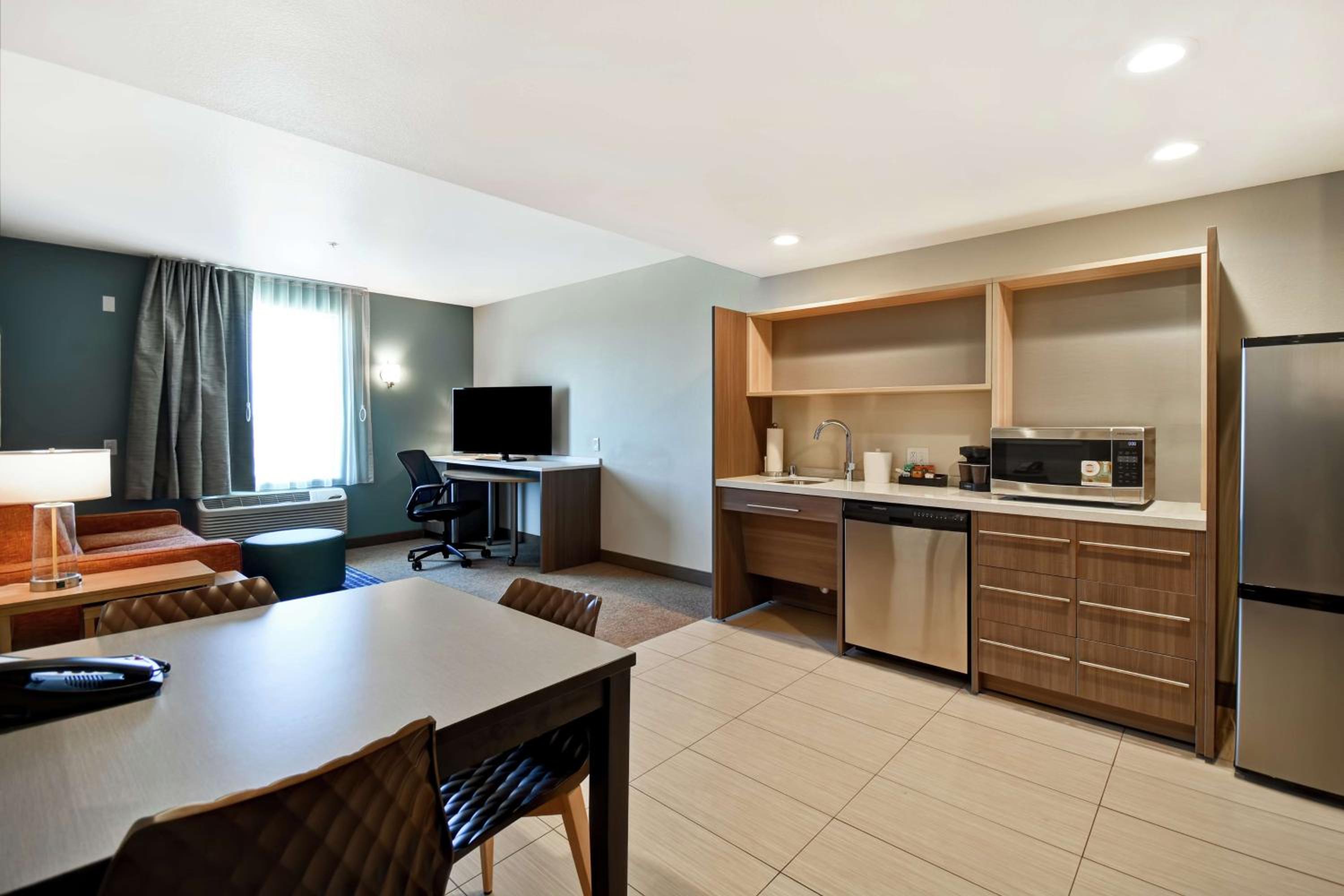 King Suite - Hearing Access/Non-Smoking photo 1
