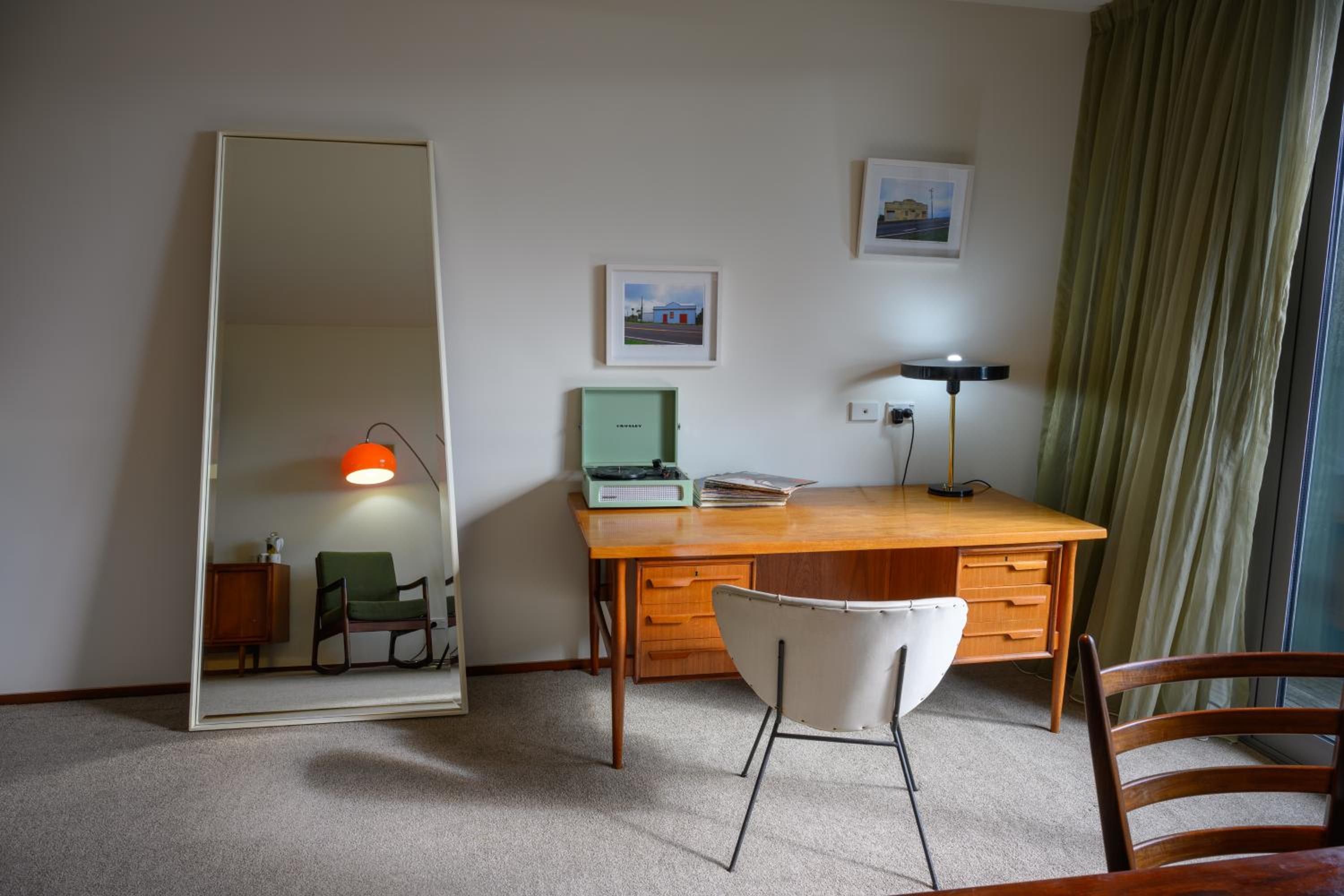 Suite - Photo 20