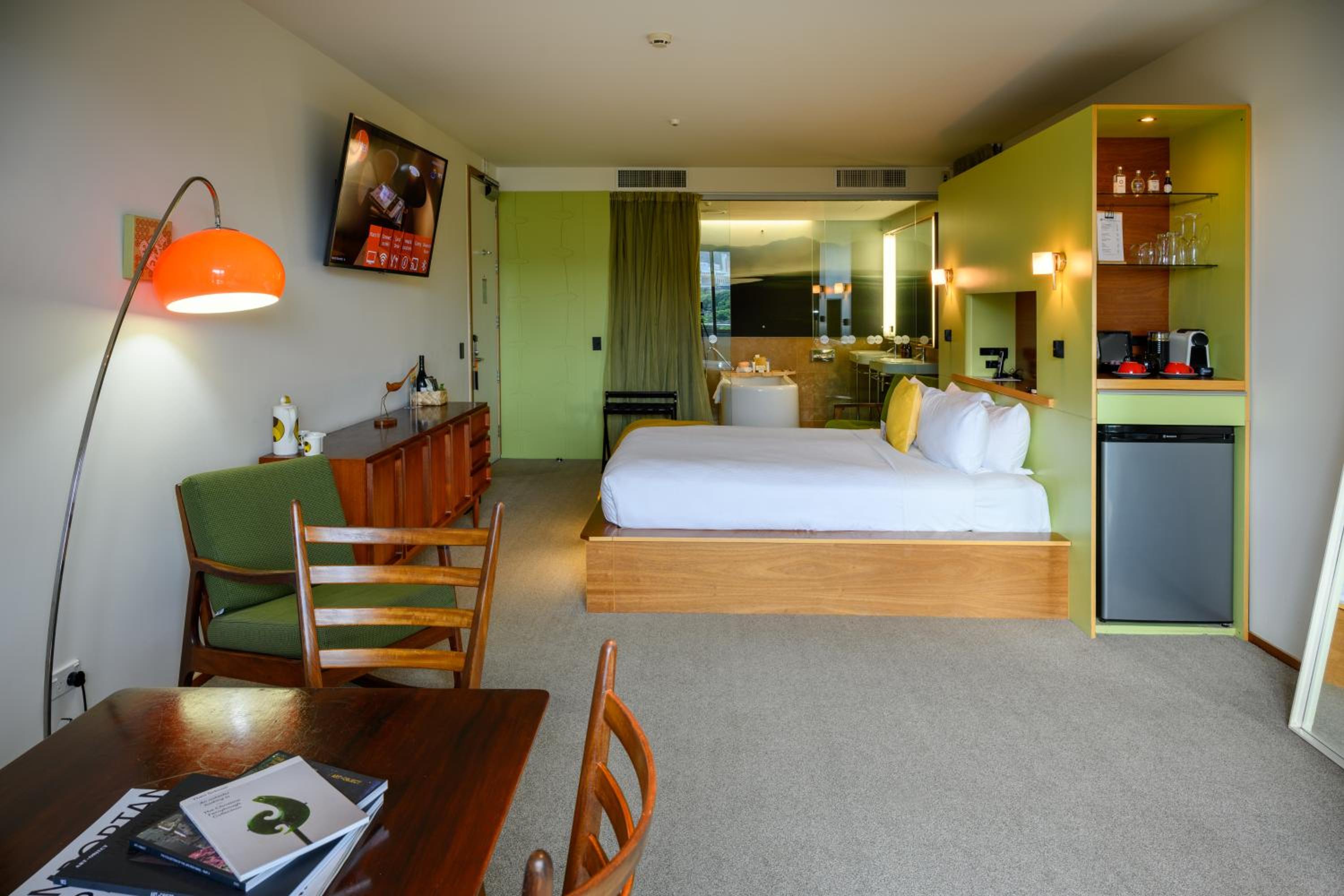 Suite - Photo 15