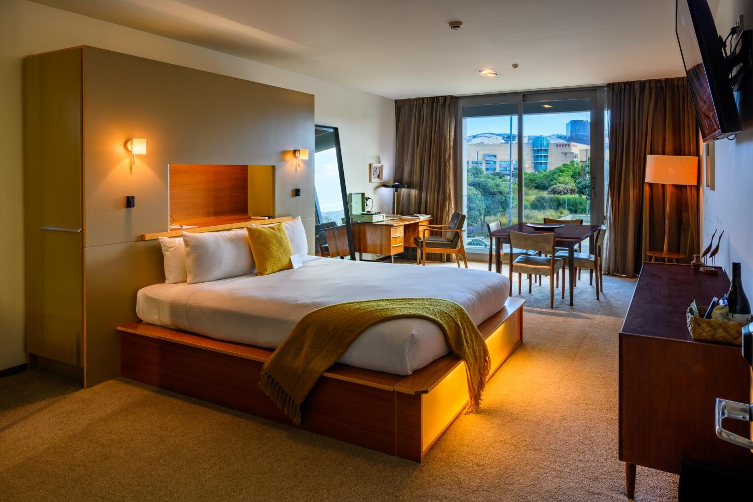 Suite - Photo 1