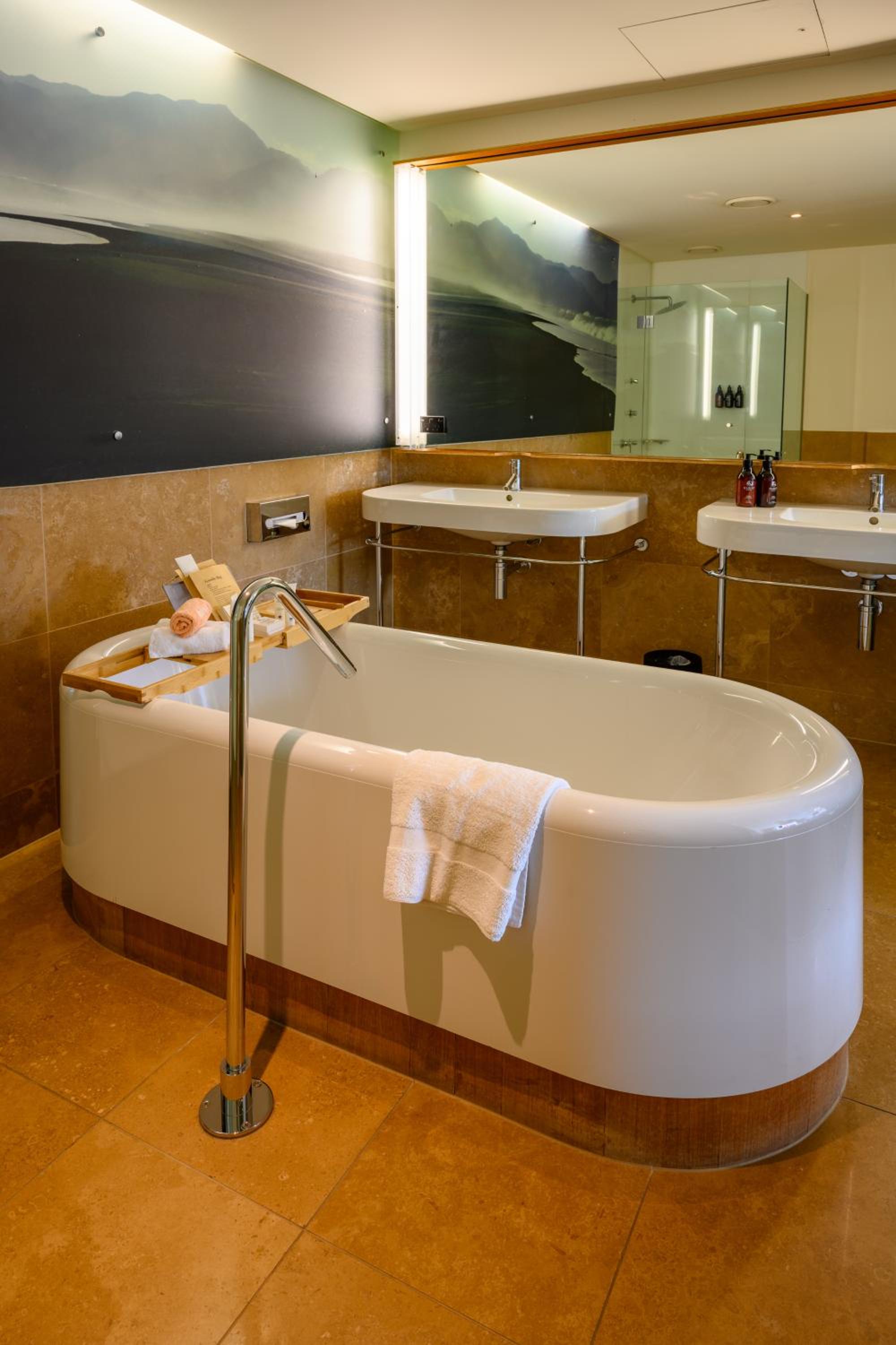 Suite - Photo 7