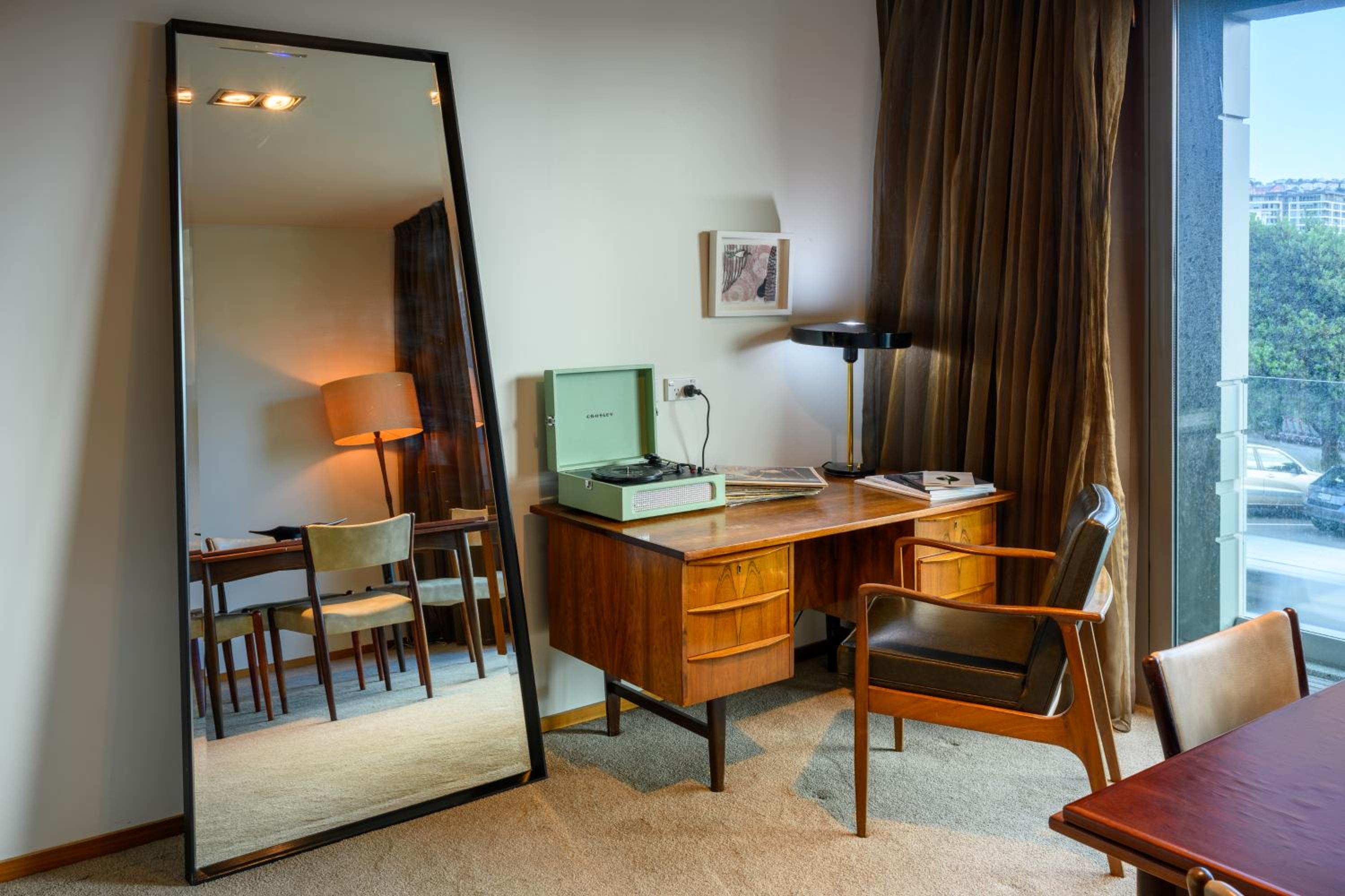 Suite - Photo 25
