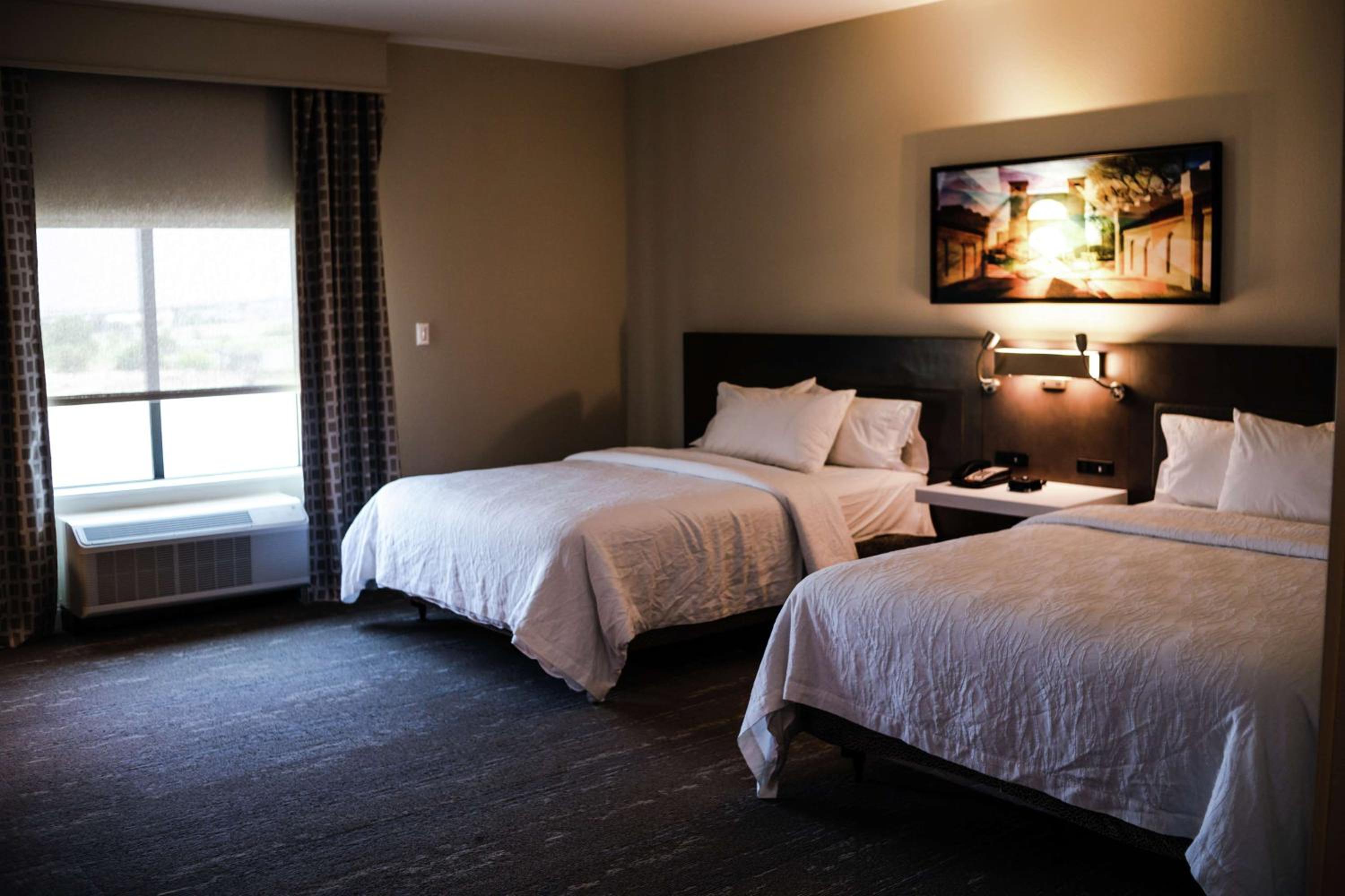 Queen Room with Two Queen Beds photo 1