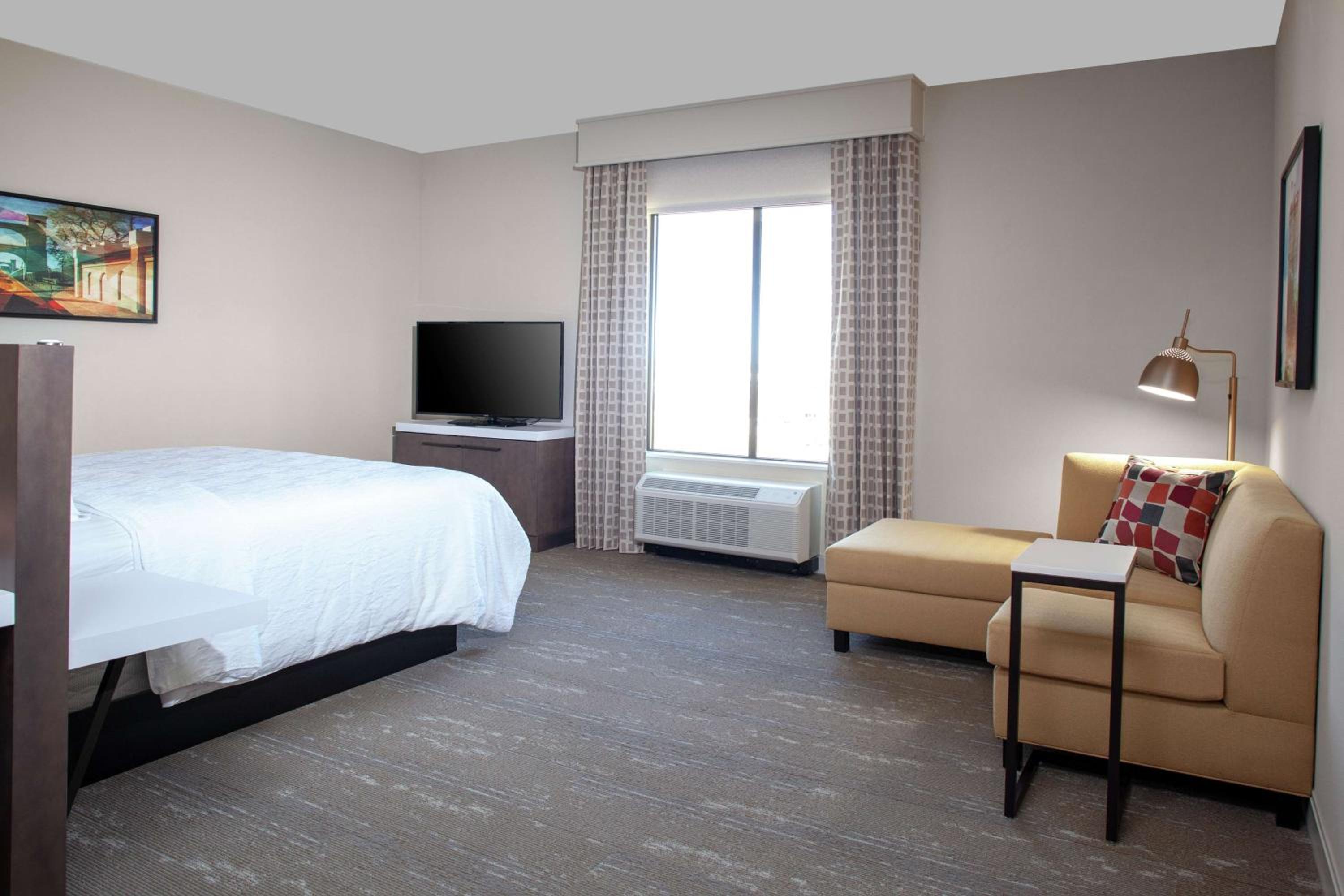 Premium King Room photo 2